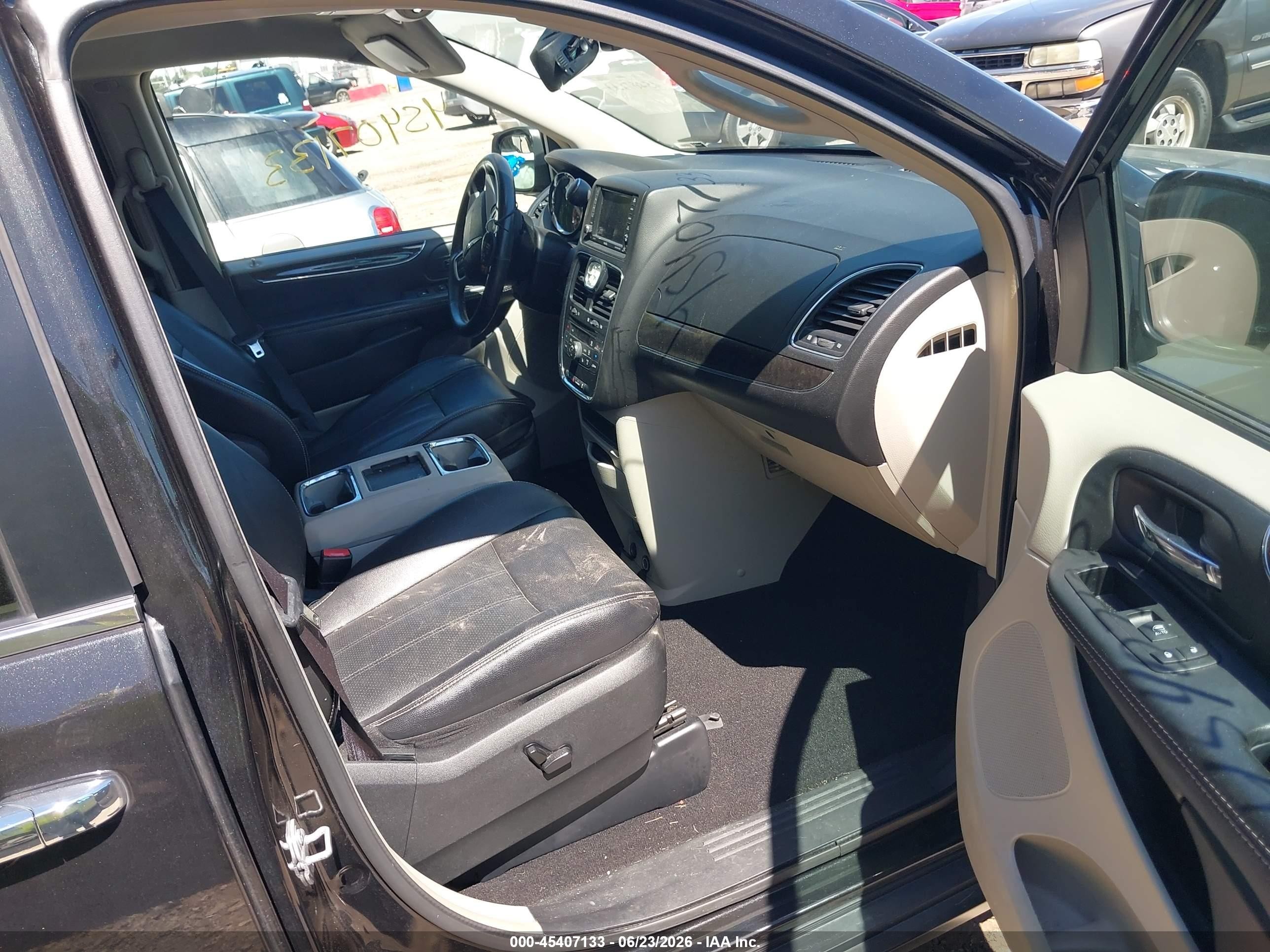 2015 Chrysler Town & Country Touring-l Black vin: 2C4RC1CG6FR525544