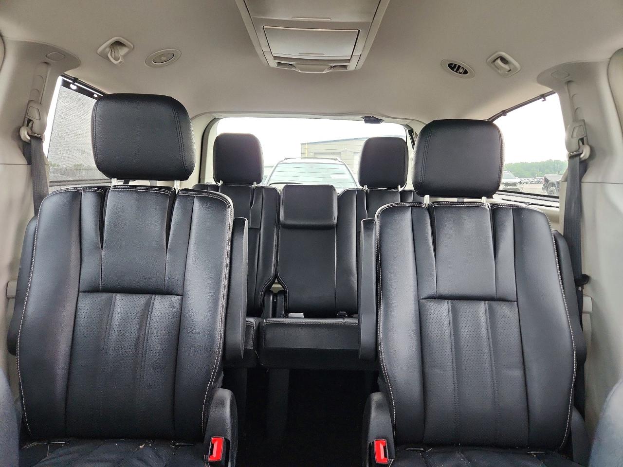 2015 Chrysler Town & Country Touring L Черный vin: 2C4RC1CG6FR563209