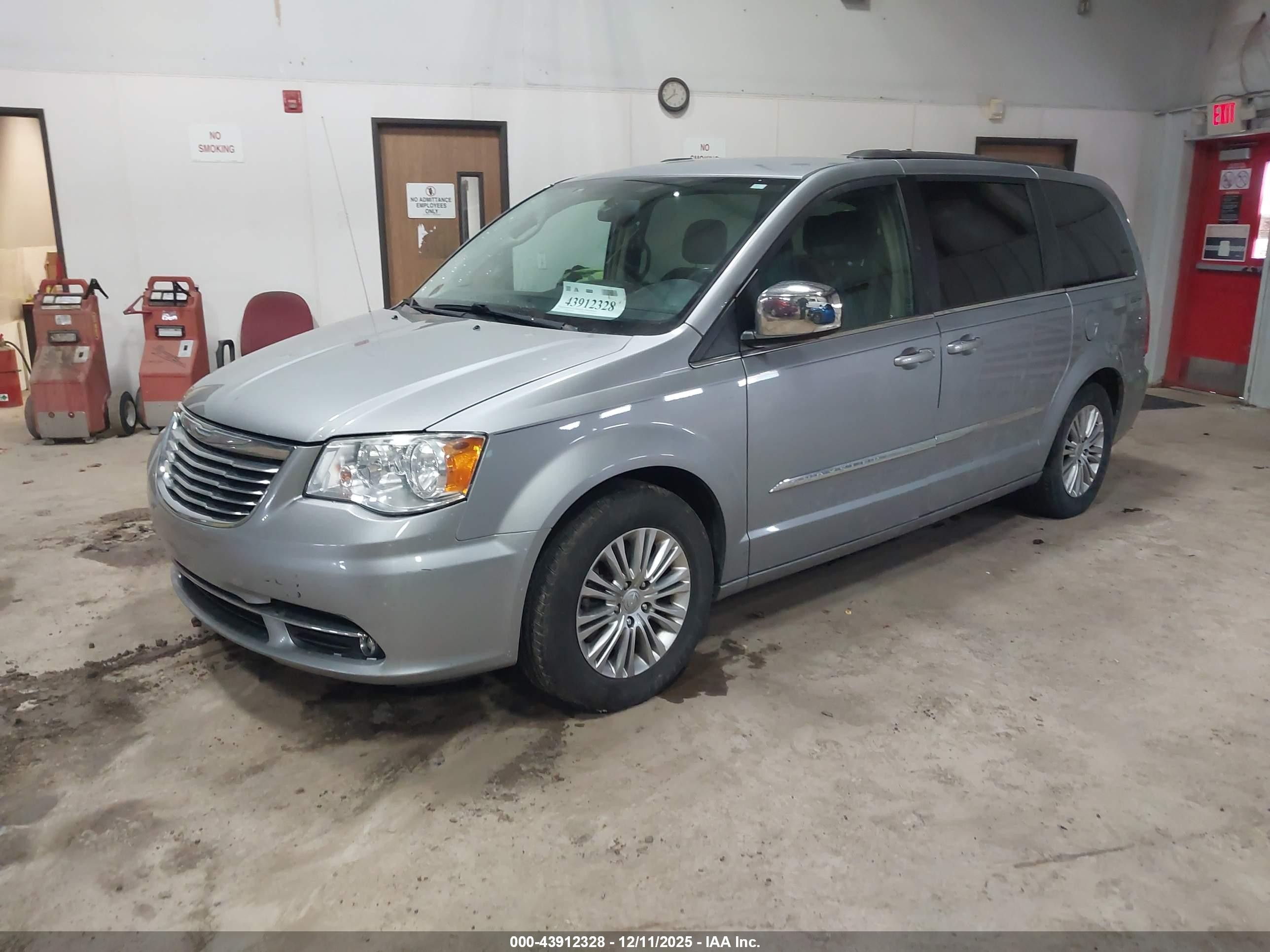 2015 Chrysler Town & Country Touring-l Серебряный vin: 2C4RC1CG6FR601103