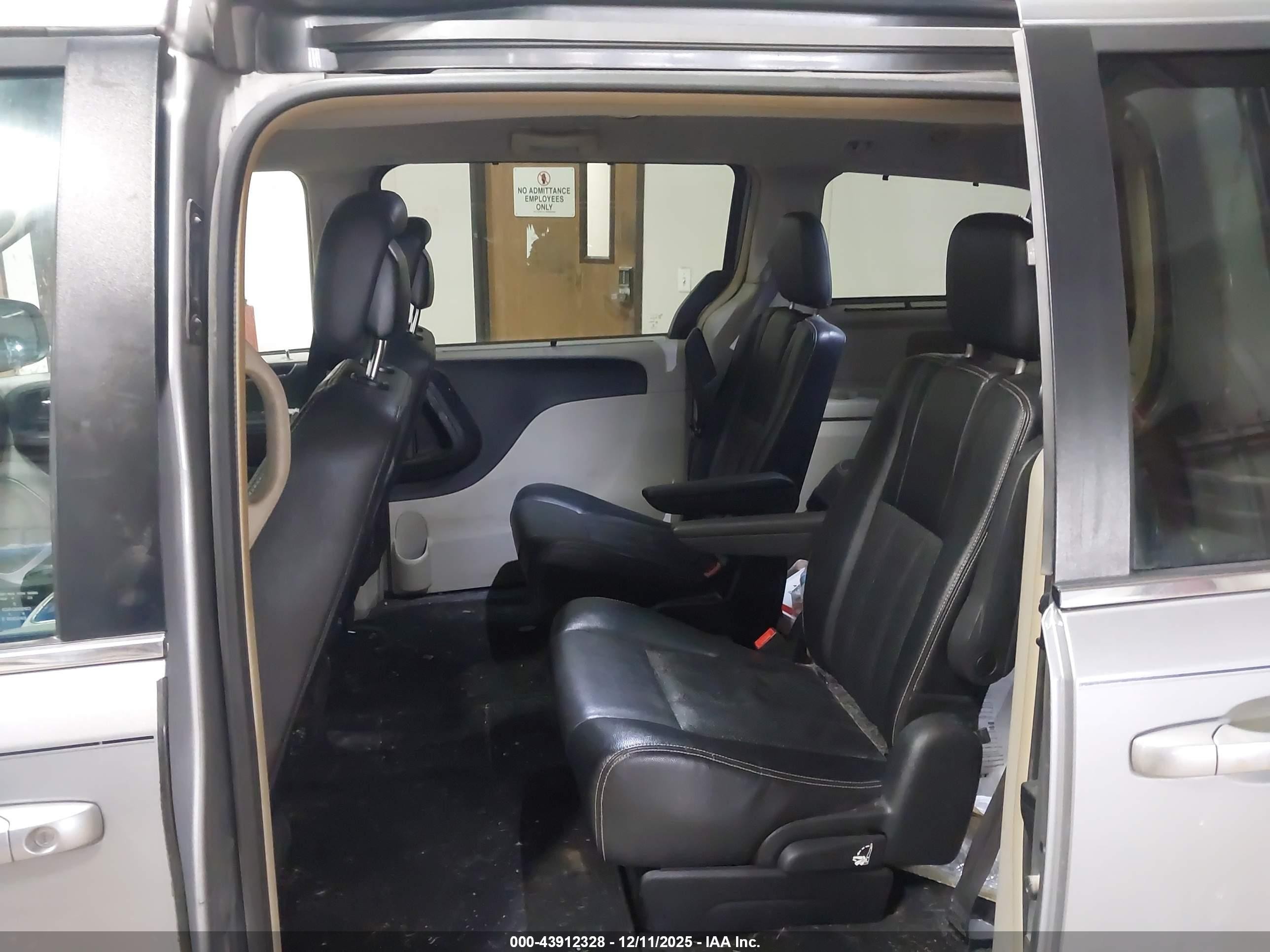 2015 Chrysler Town & Country Touring-l Серебряный vin: 2C4RC1CG6FR601103