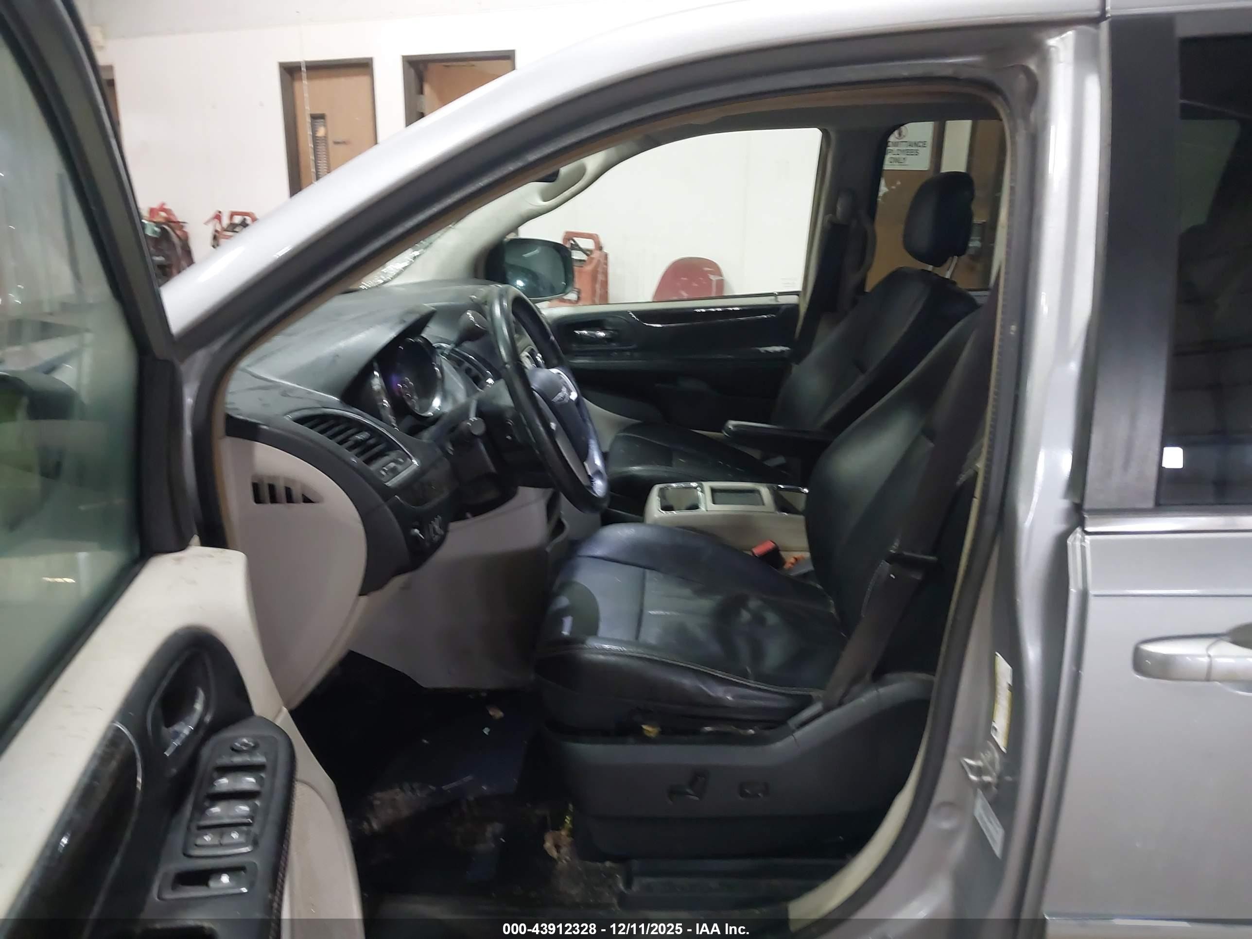 2015 Chrysler Town & Country Touring-l Серебряный vin: 2C4RC1CG6FR601103