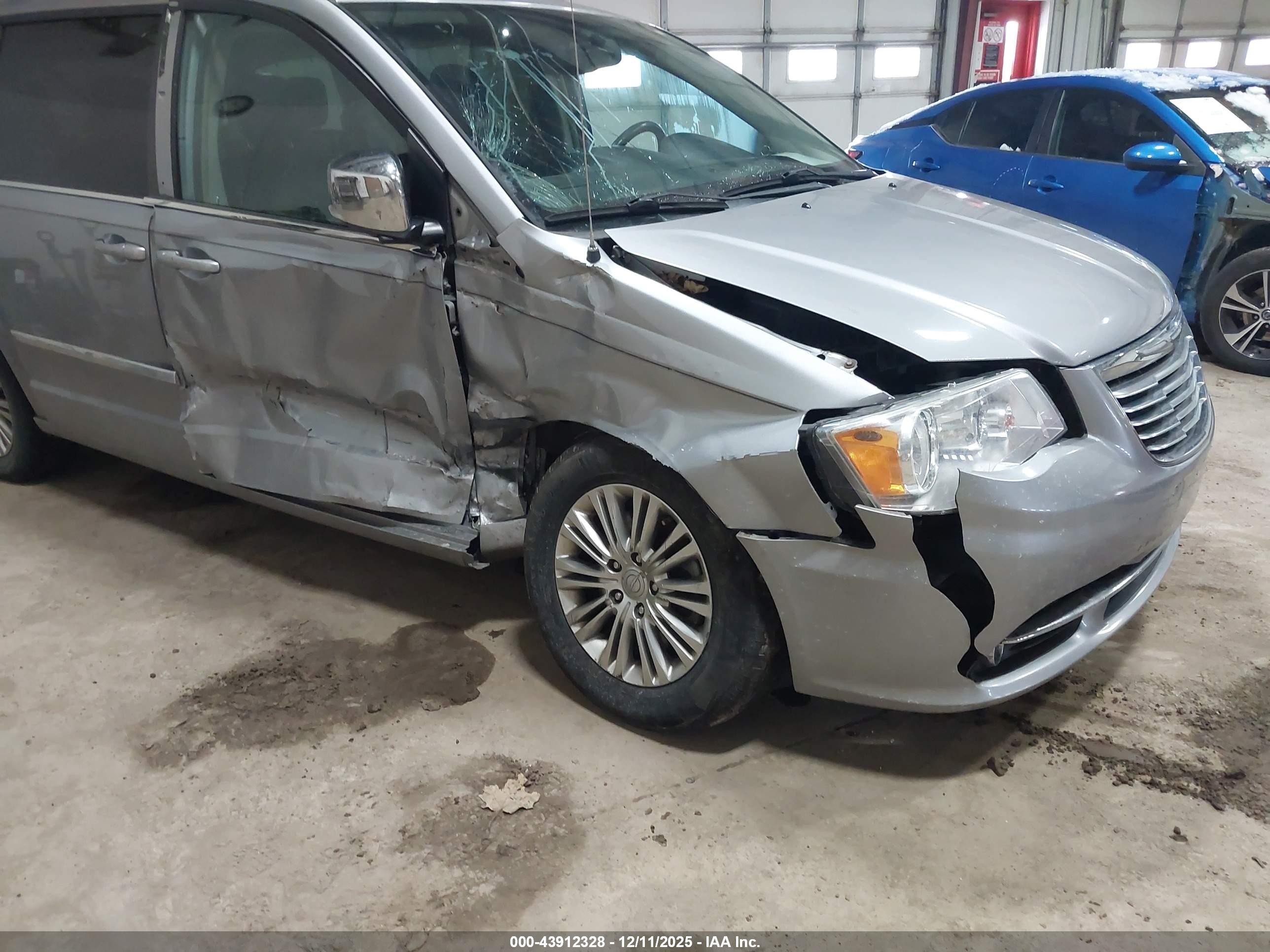 2015 Chrysler Town & Country Touring-l Серебряный vin: 2C4RC1CG6FR601103