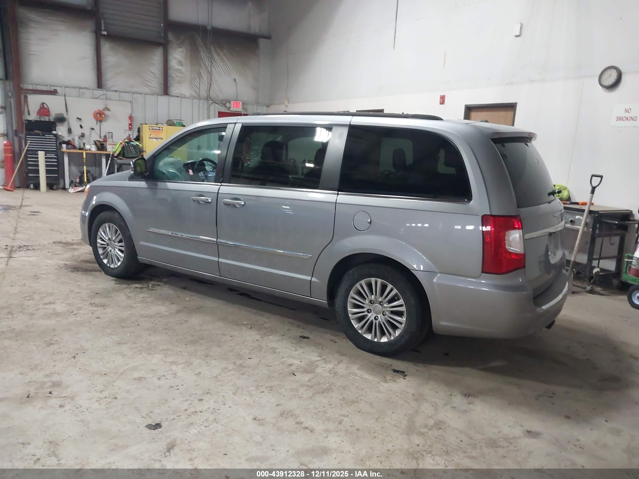 2015 Chrysler Town & Country Touring-l Серебряный vin: 2C4RC1CG6FR601103