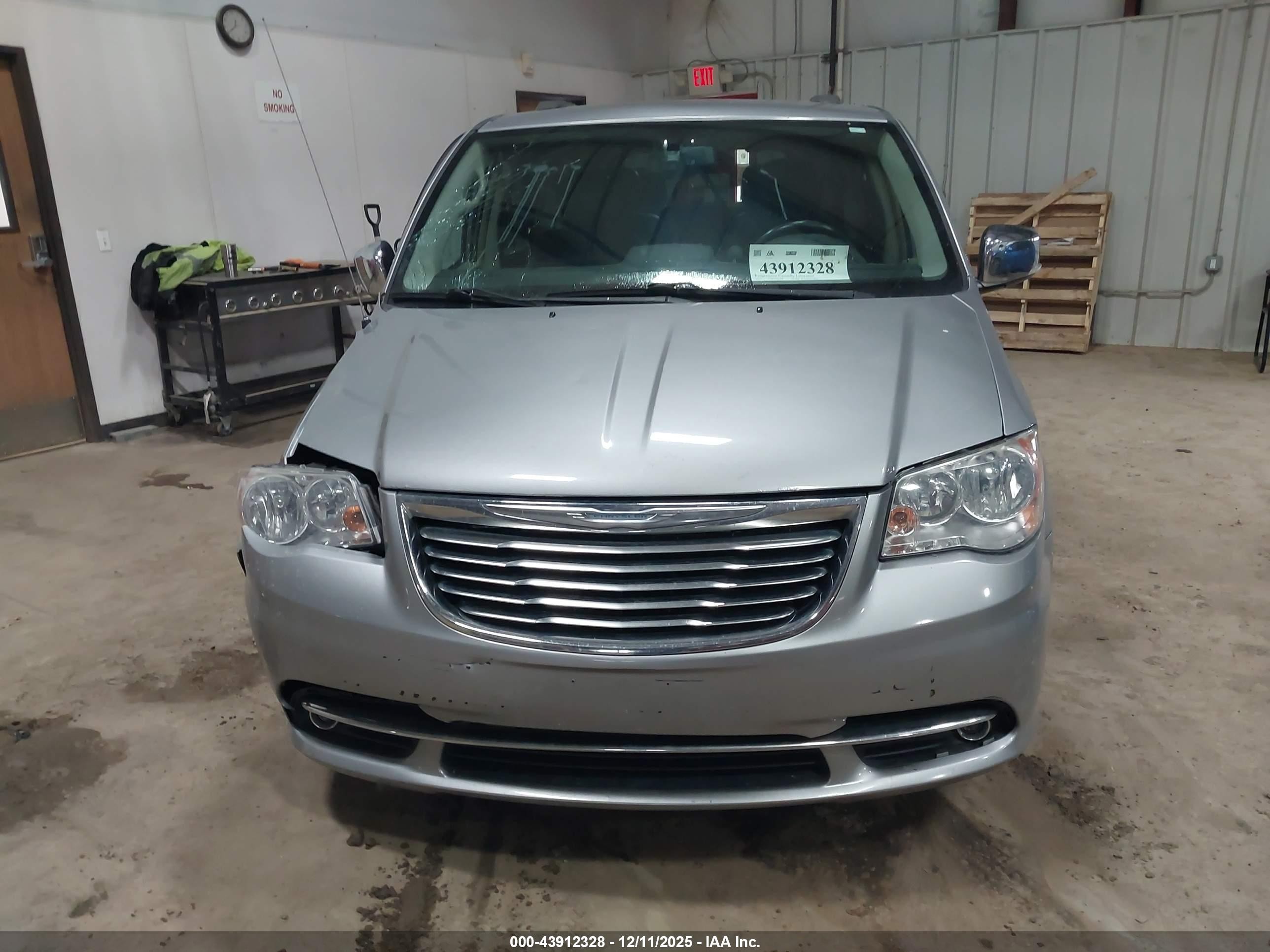 2015 Chrysler Town & Country Touring-l Серебряный vin: 2C4RC1CG6FR601103