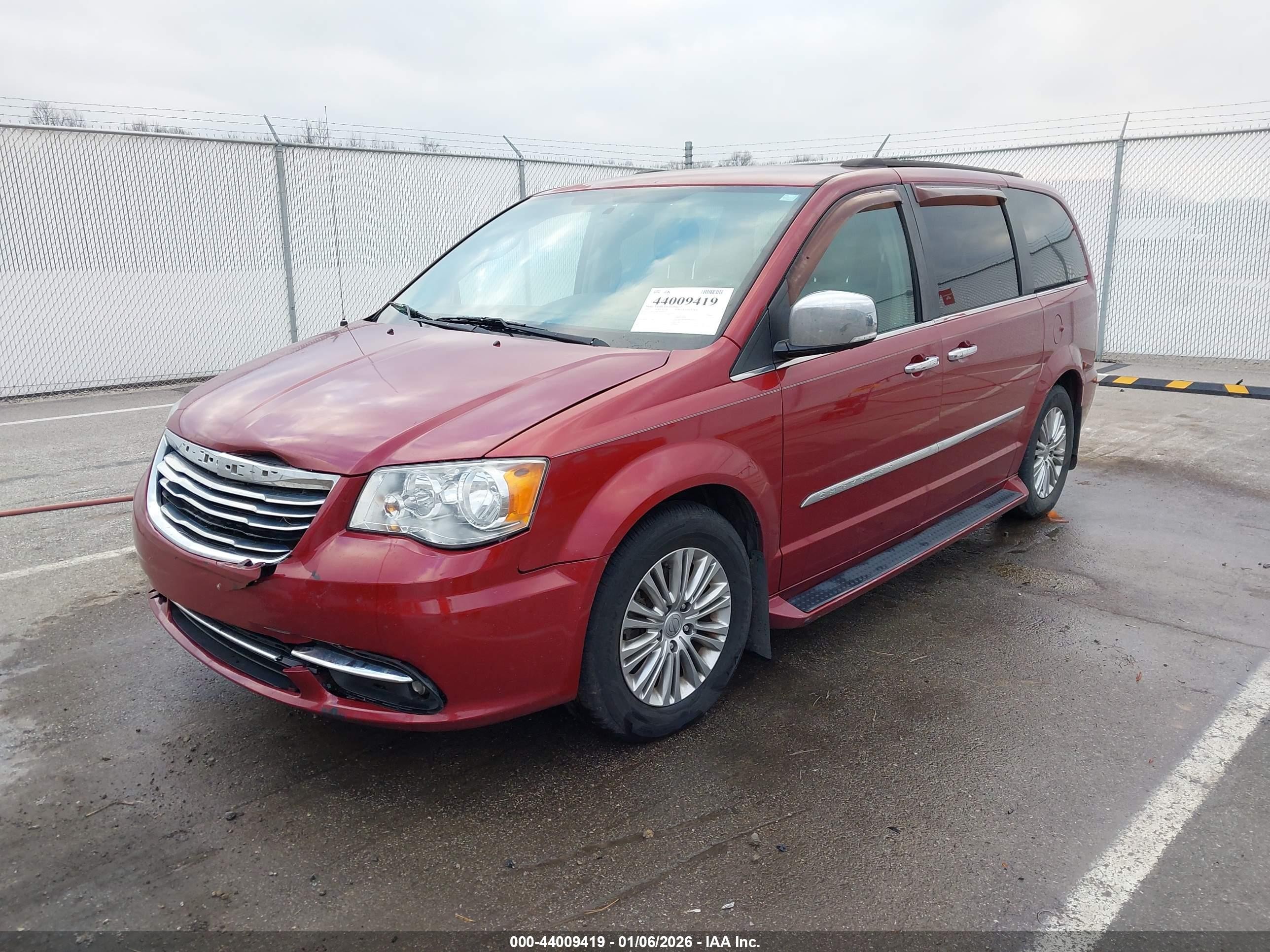 2015 Chrysler Town & Country Touring-l Red vin: 2C4RC1CG6FR656697