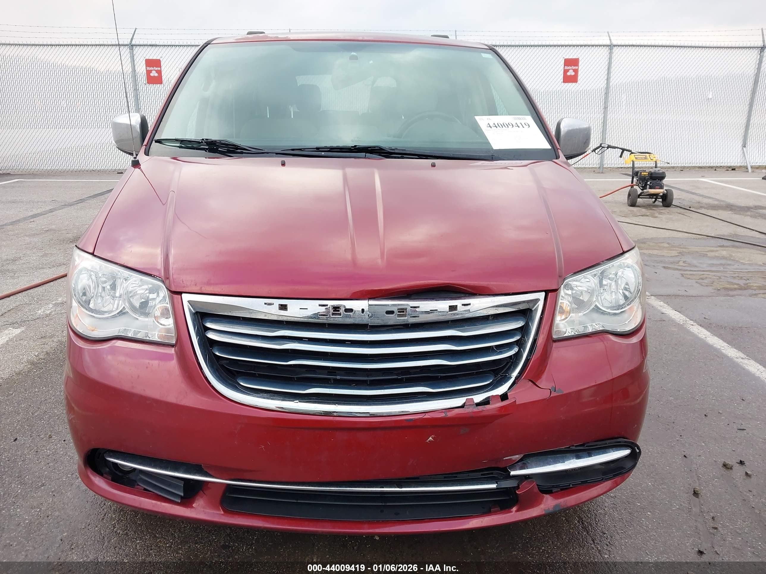 2015 Chrysler Town & Country Touring-l Red vin: 2C4RC1CG6FR656697