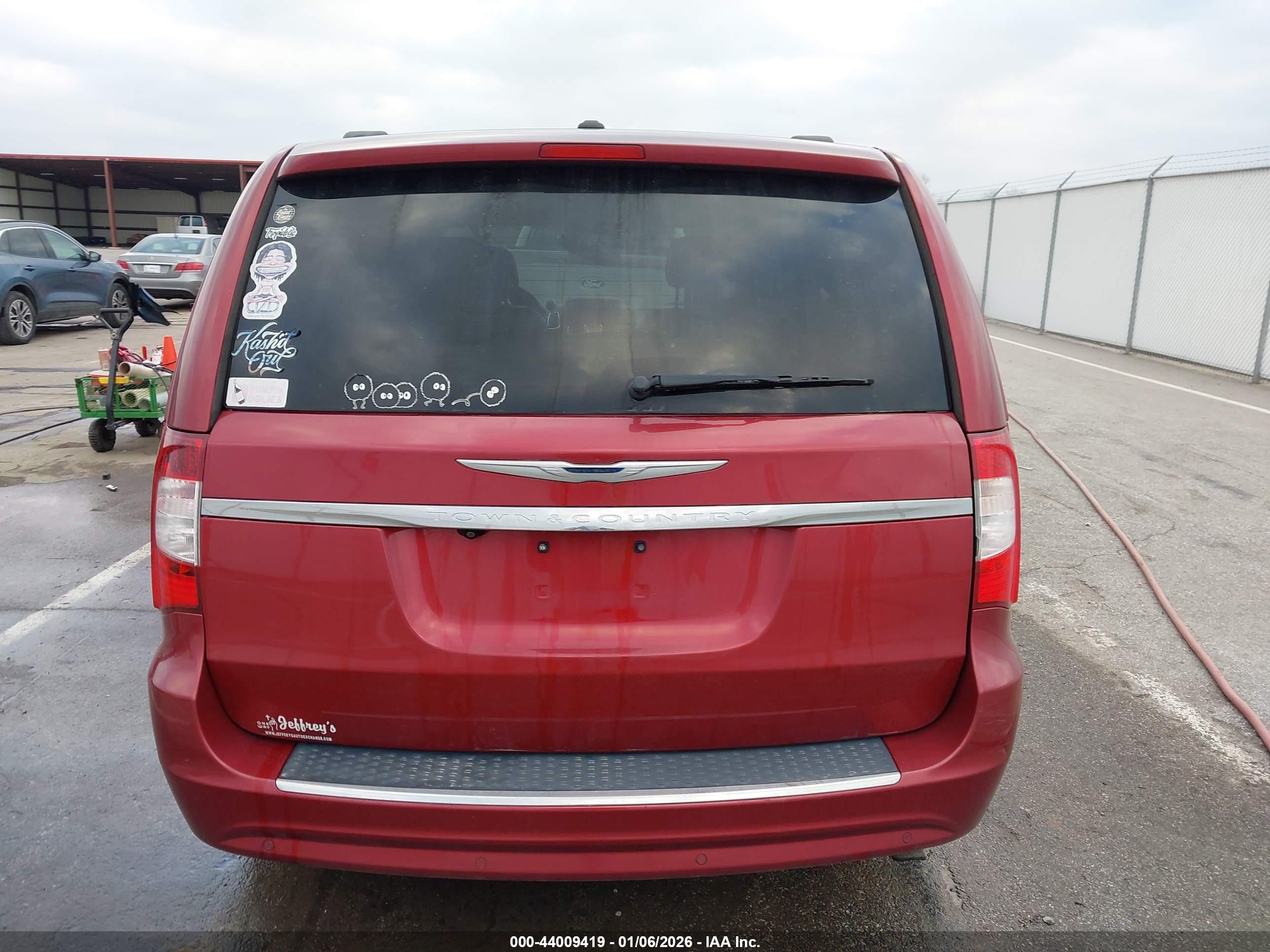 2015 Chrysler Town & Country Touring-l Red vin: 2C4RC1CG6FR656697