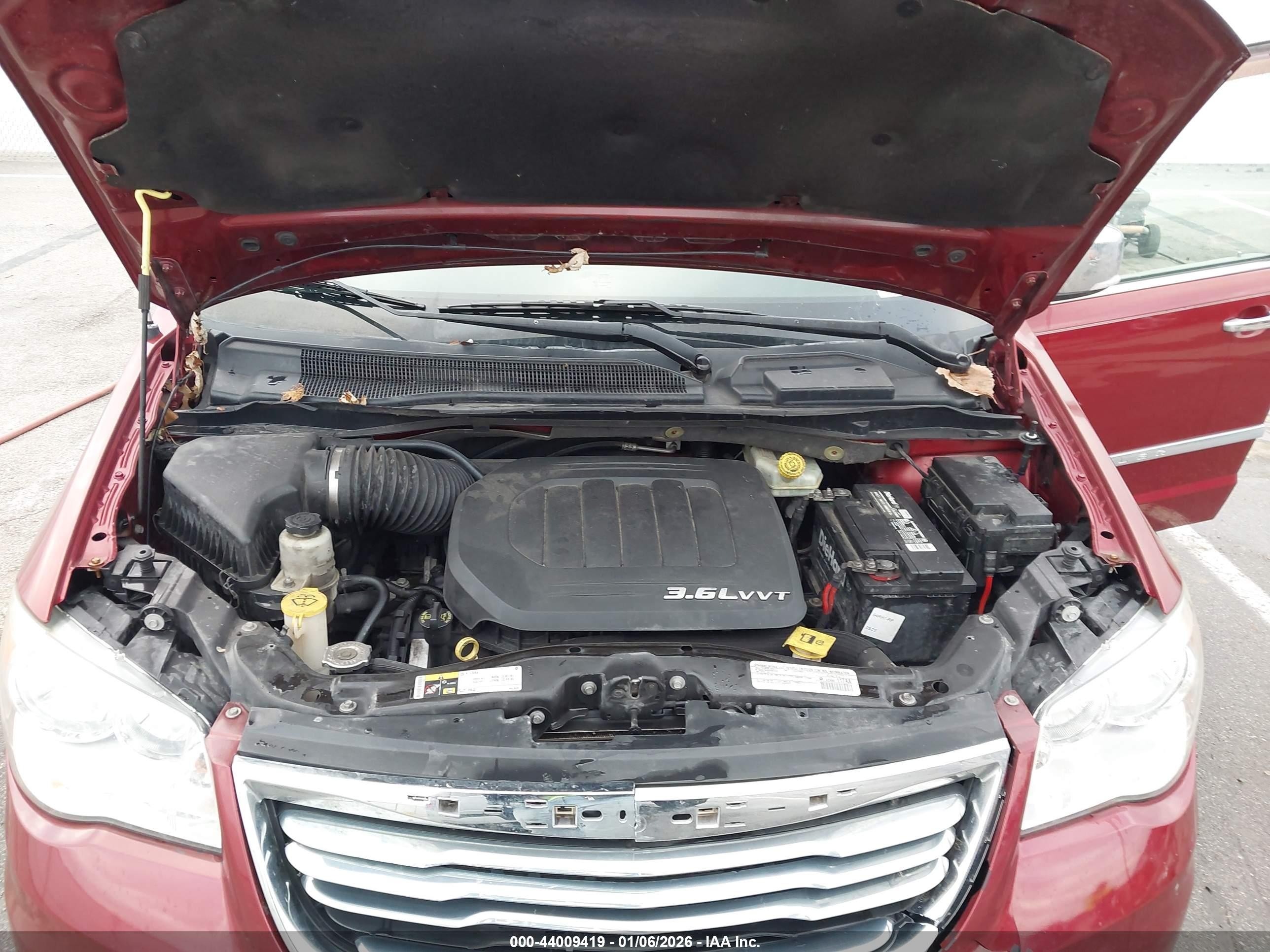 2015 Chrysler Town & Country Touring-l Red vin: 2C4RC1CG6FR656697