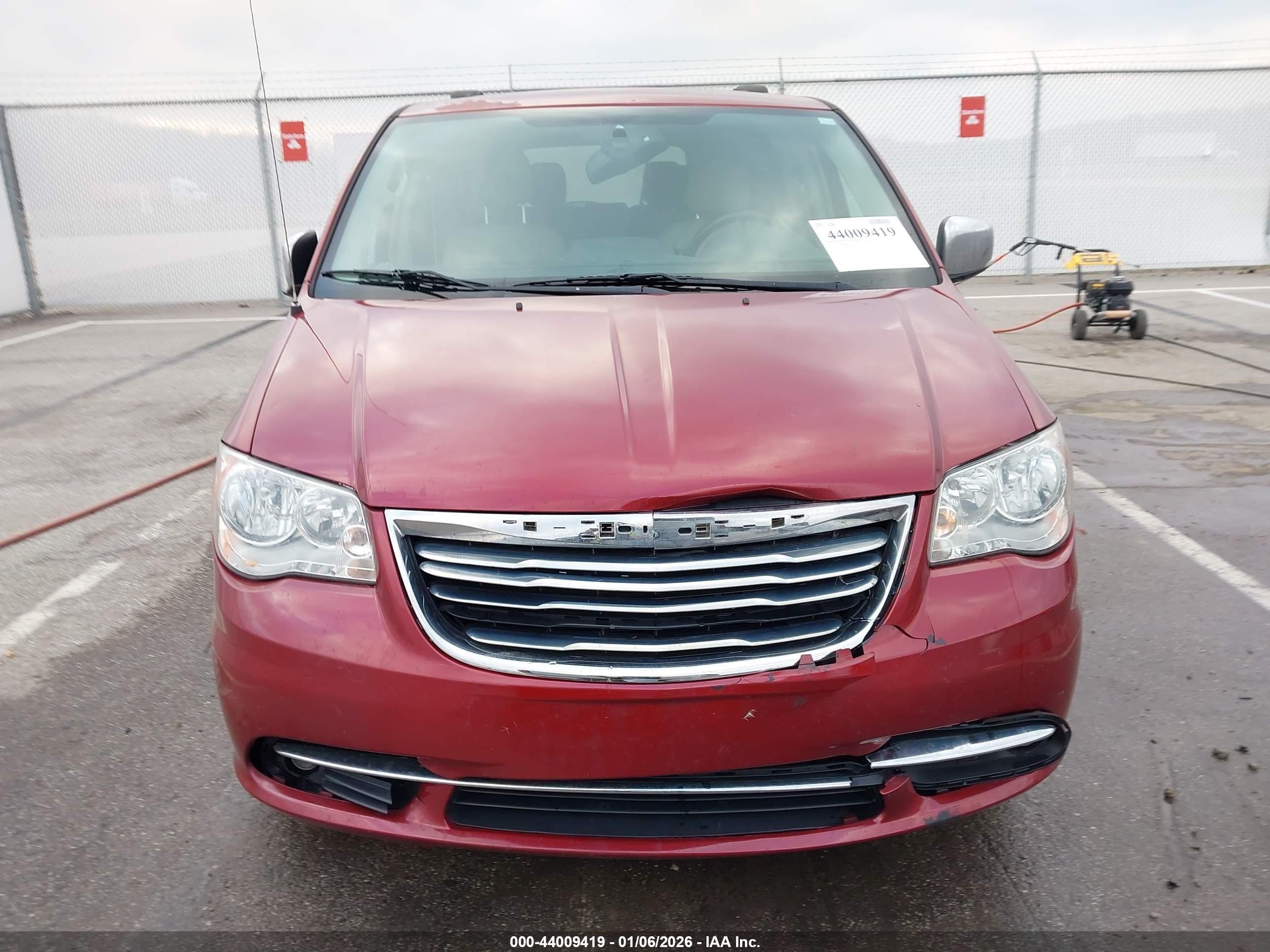 2015 Chrysler Town & Country Touring-l Red vin: 2C4RC1CG6FR656697