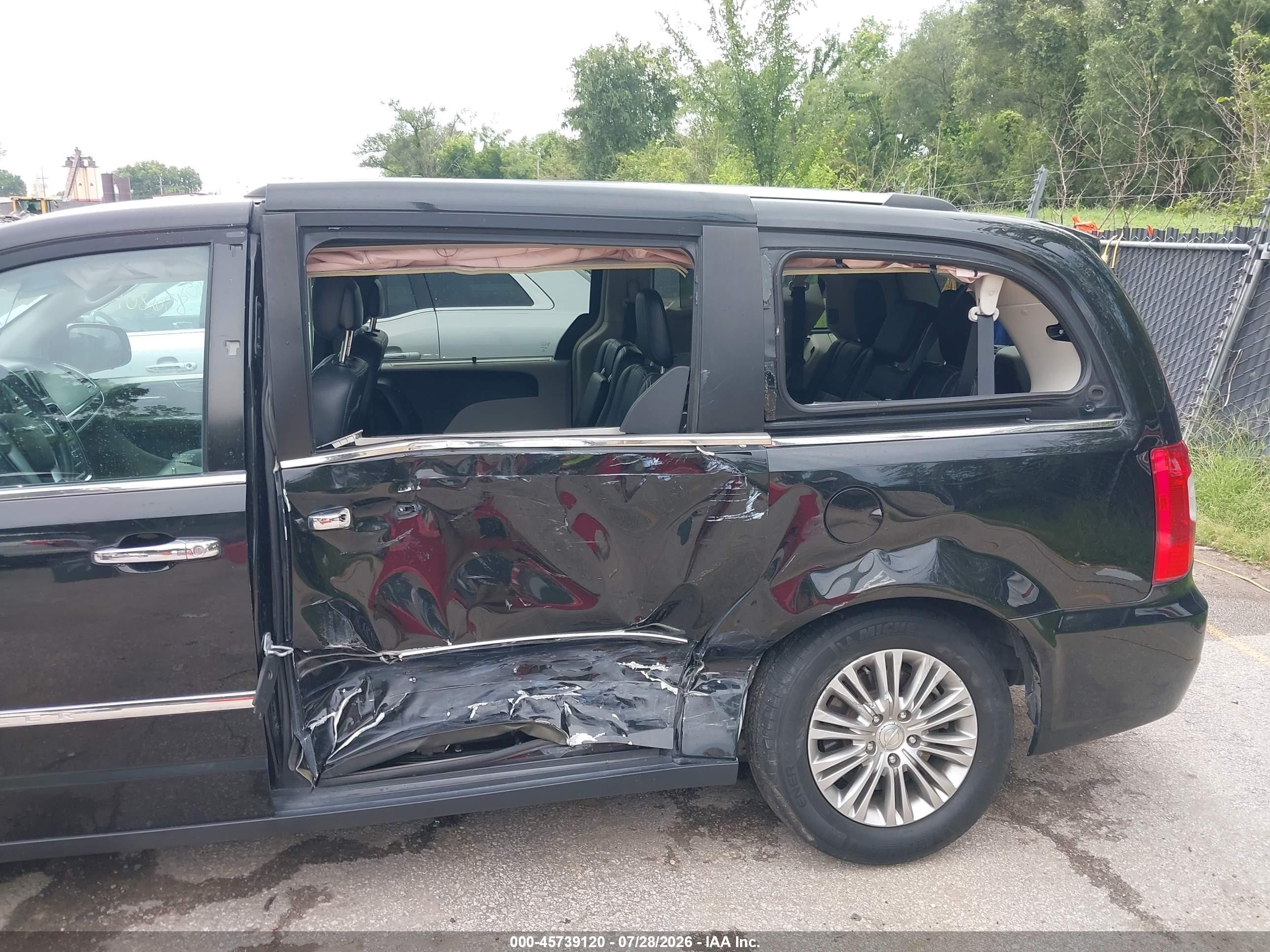2015 Chrysler Town & Country Touring-l Black vin: 2C4RC1CG6FR742530