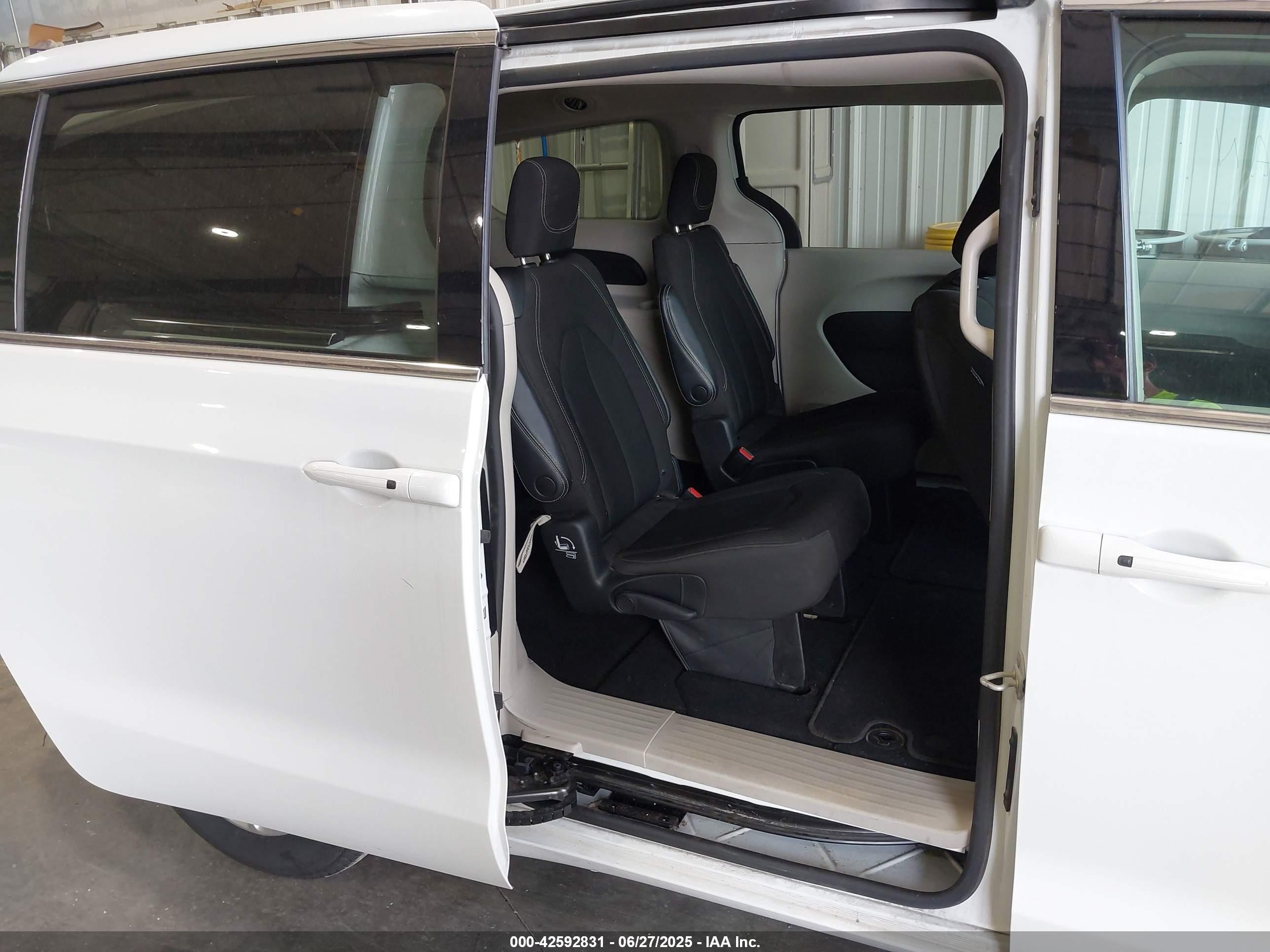 2023 Chrysler Voyager Lx Белый vin: 2C4RC1CG6PR525139