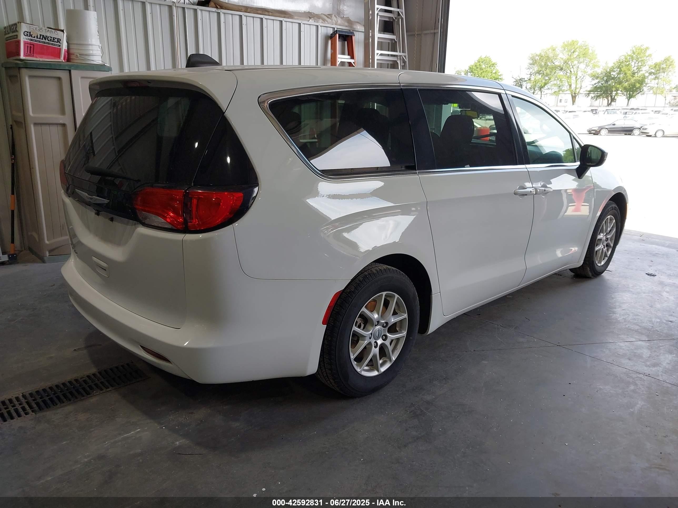 2023 Chrysler Voyager Lx Белый vin: 2C4RC1CG6PR525139