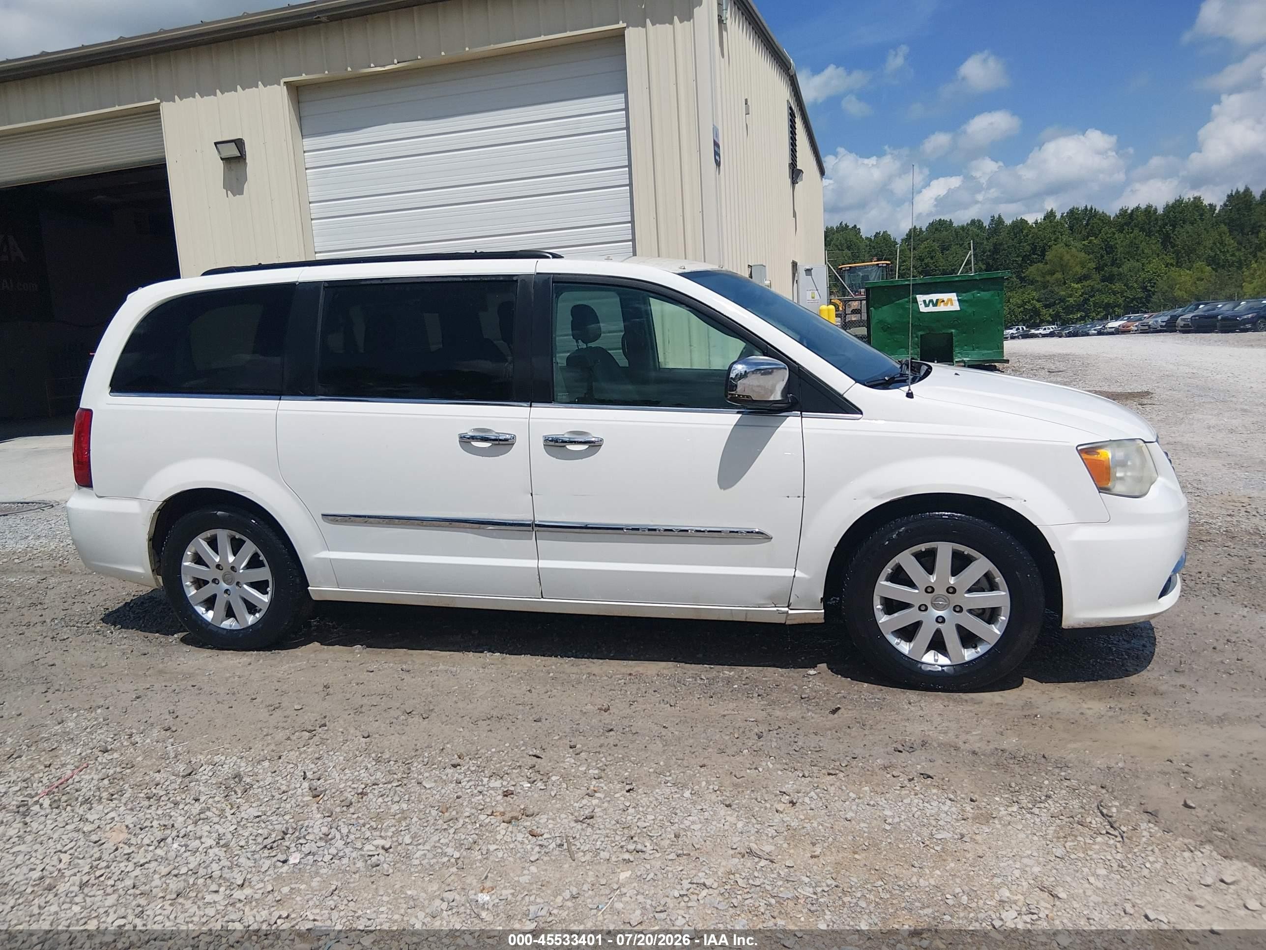 2012 Chrysler Town & Country Touring-l White vin: 2C4RC1CG7CR232974
