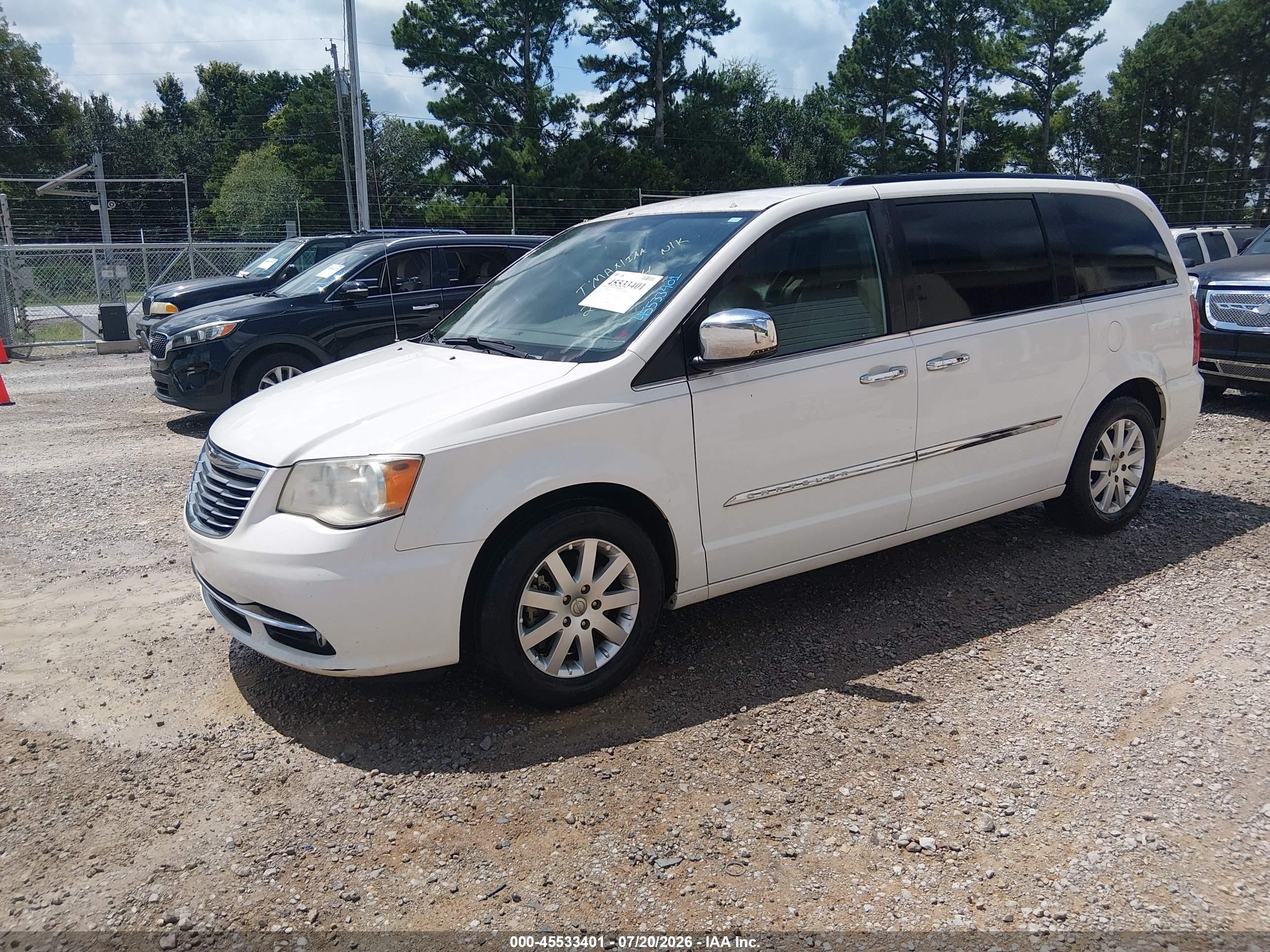 2012 Chrysler Town & Country Touring-l White vin: 2C4RC1CG7CR232974