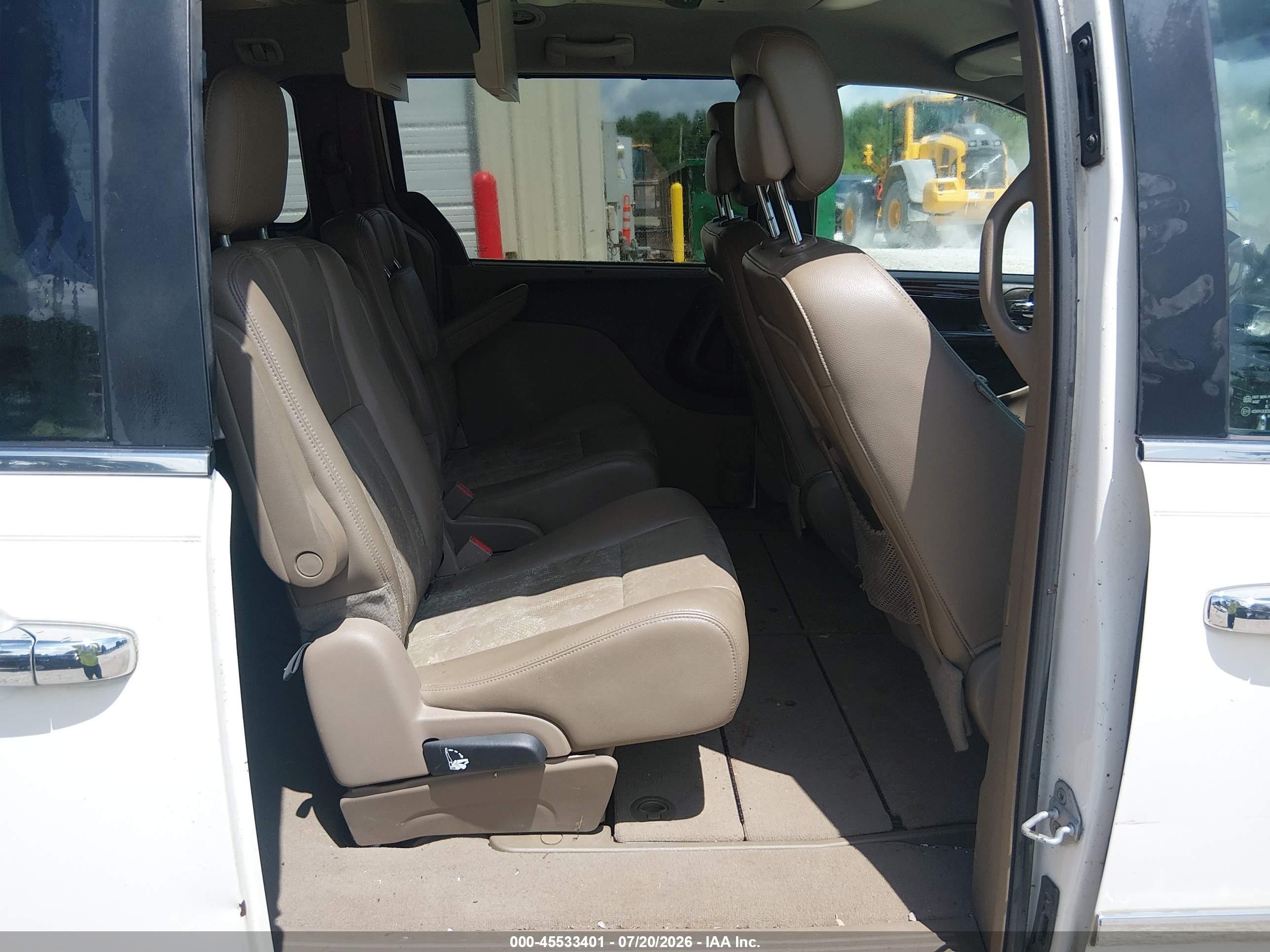 2012 Chrysler Town & Country Touring-l White vin: 2C4RC1CG7CR232974