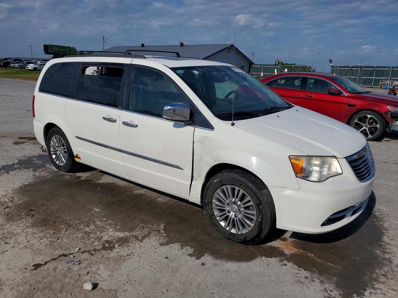 2013 Chrysler Town & Country Touring L White vin: 2C4RC1CG7DR659881