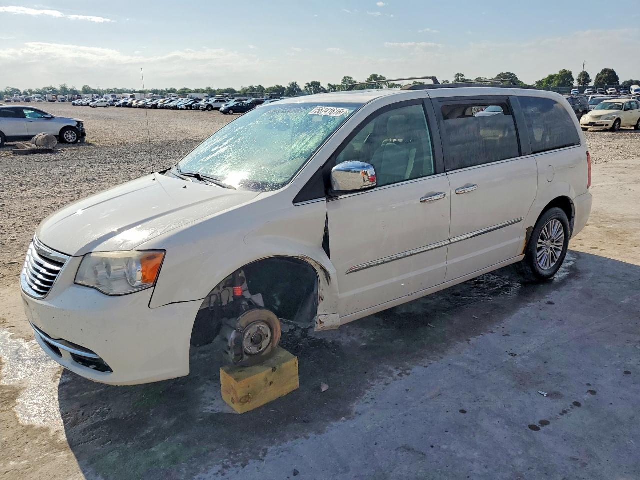 2013 Chrysler Town & Country Touring L White vin: 2C4RC1CG7DR659881