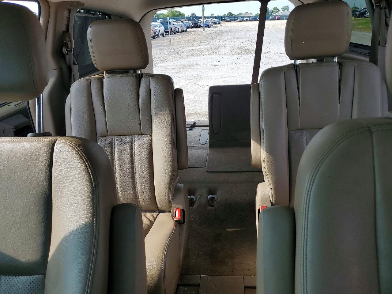 2013 Chrysler Town & Country Touring L White vin: 2C4RC1CG7DR659881