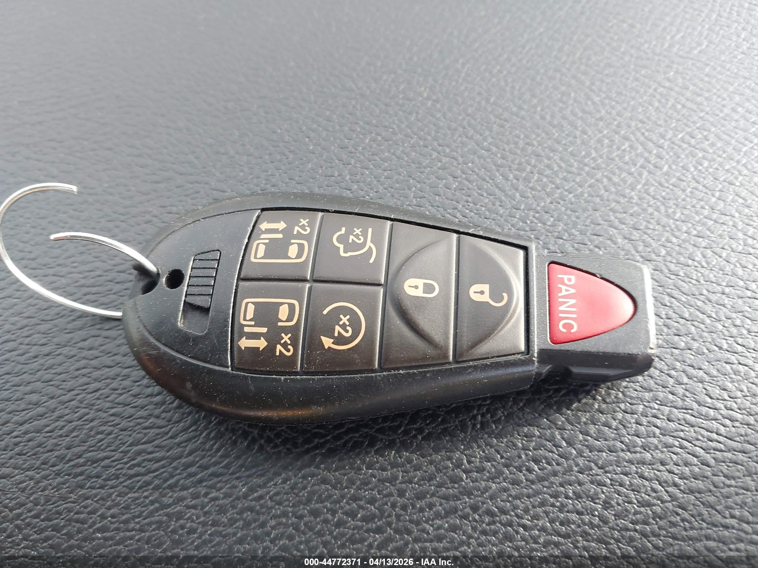 2013 Chrysler Town & Country Touring-l White vin: 2C4RC1CG7DR745823