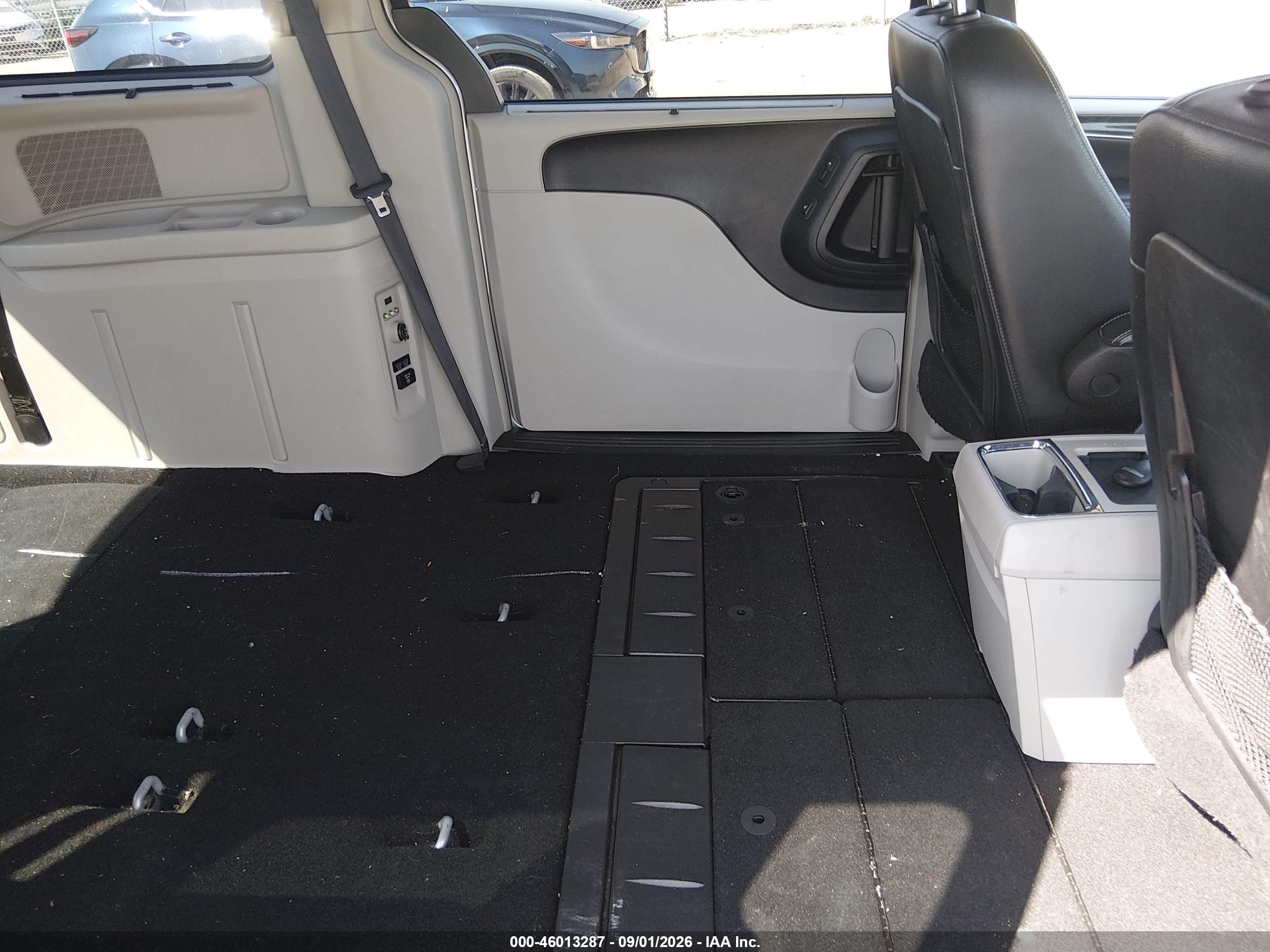 2013 Chrysler Town & Country Touring-l Silver vin: 2C4RC1CG7DR753632