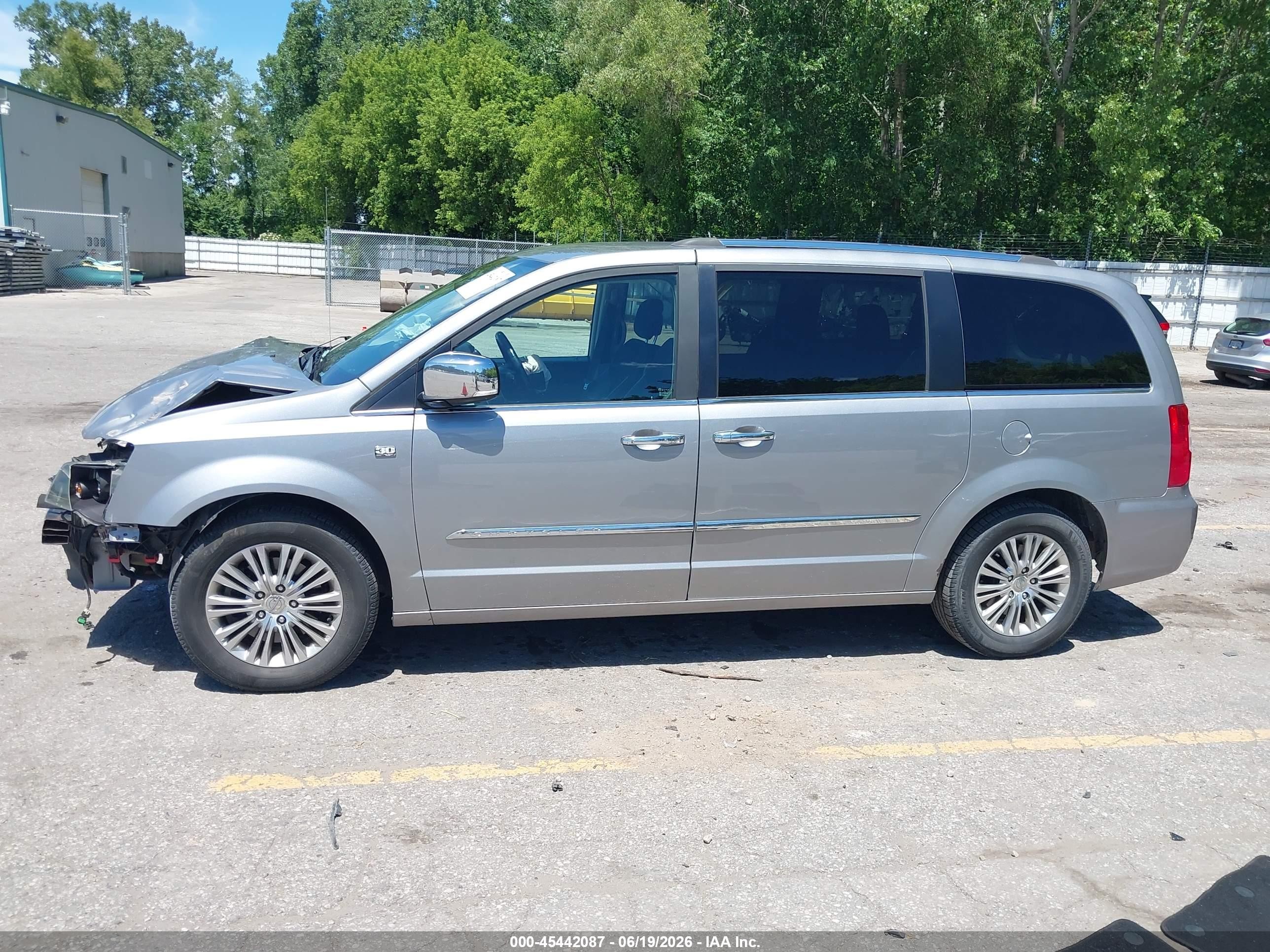 2014 Chrysler Town & Country Touring-l 30th Anniversary Silver vin: 2C4RC1CG7ER424673
