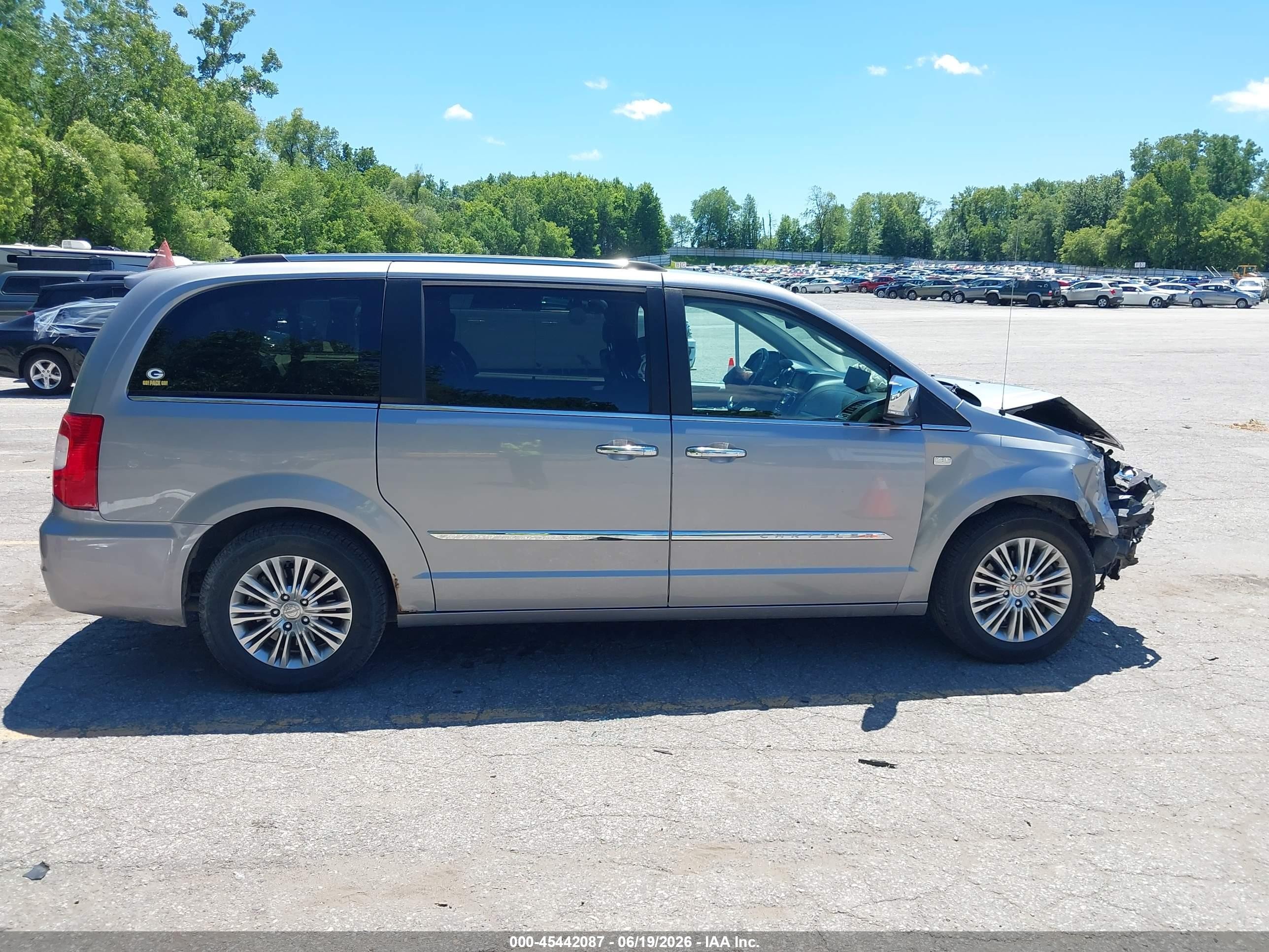 2014 Chrysler Town & Country Touring-l 30th Anniversary Silver vin: 2C4RC1CG7ER424673