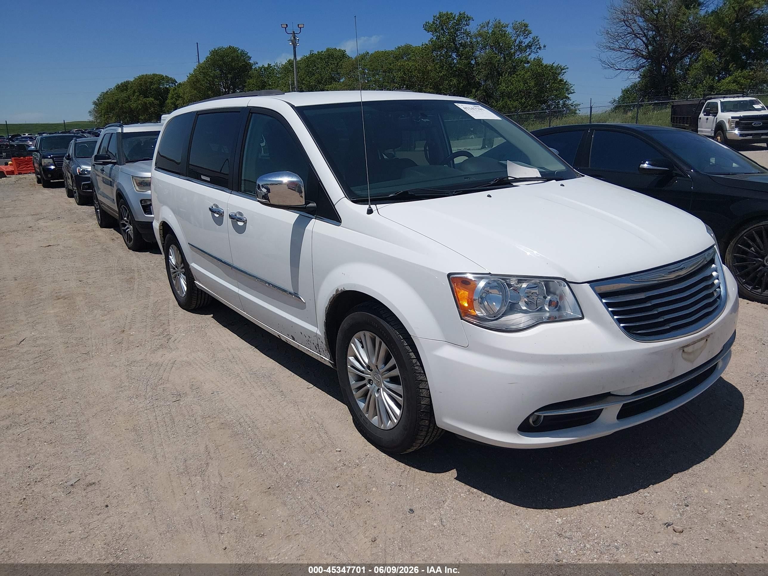 2015 Chrysler Town & Country Touring-l Белый vin: 2C4RC1CG7FR611056