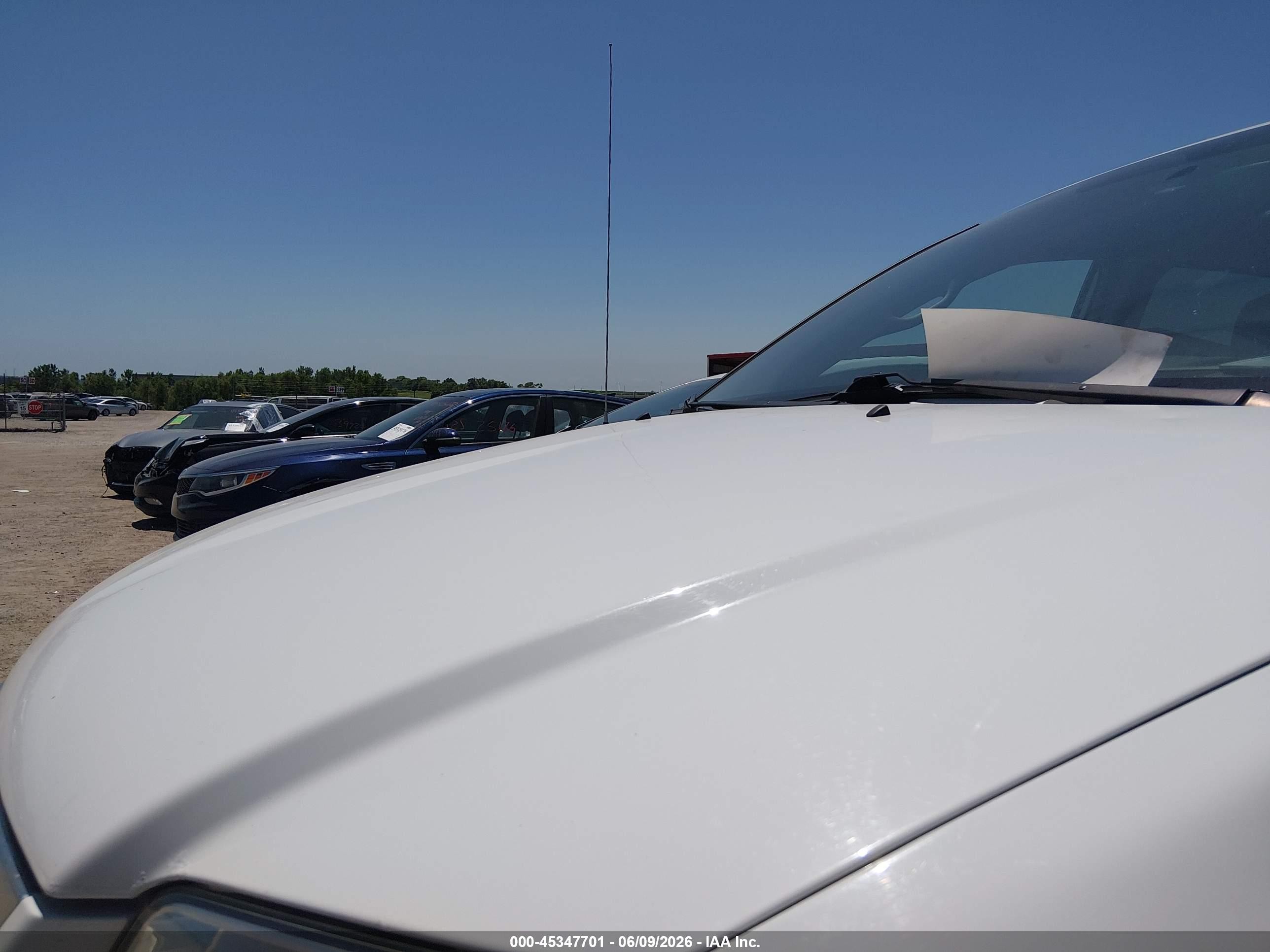 2015 Chrysler Town & Country Touring-l Белый vin: 2C4RC1CG7FR611056