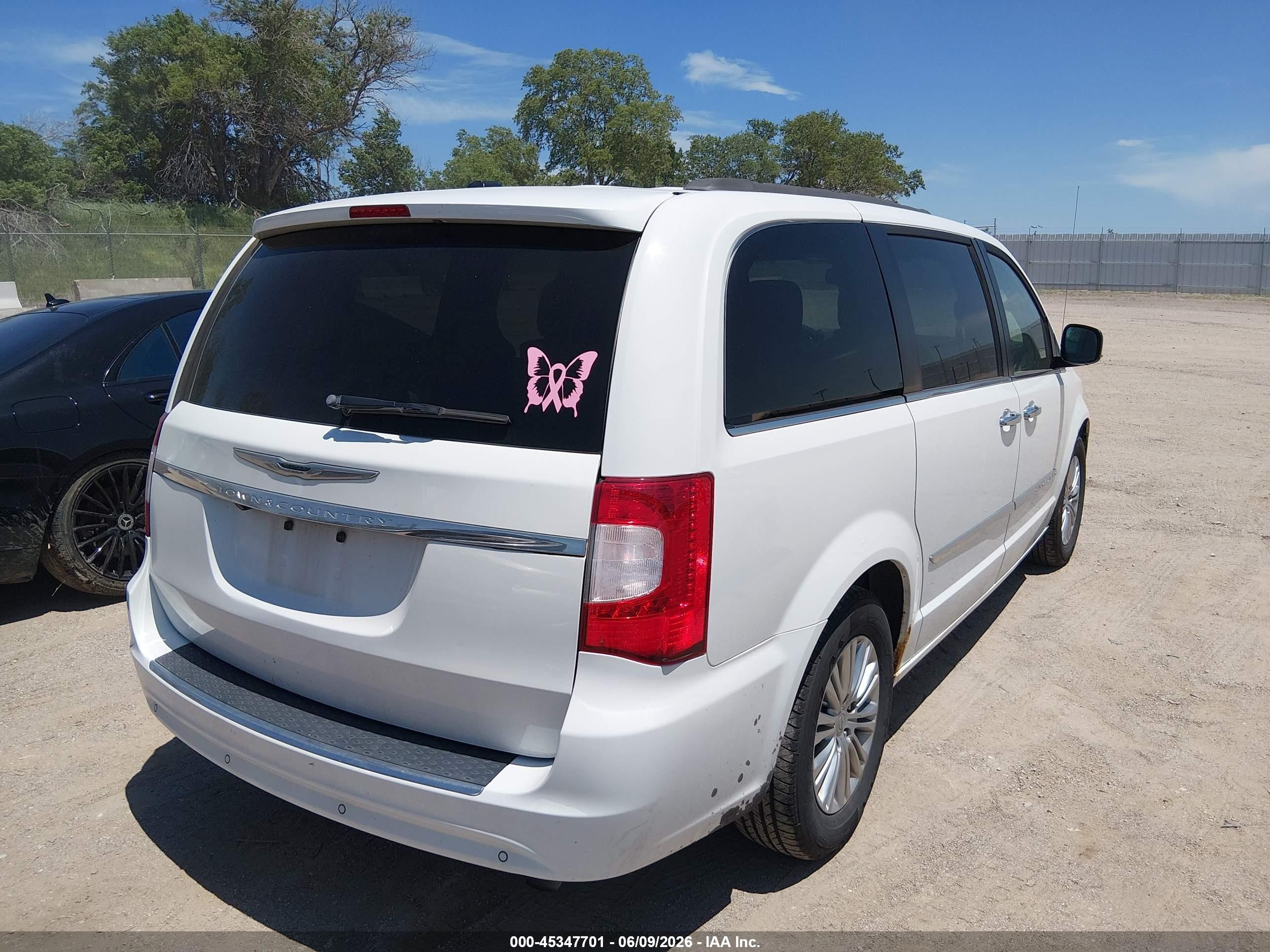 2015 Chrysler Town & Country Touring-l Белый vin: 2C4RC1CG7FR611056