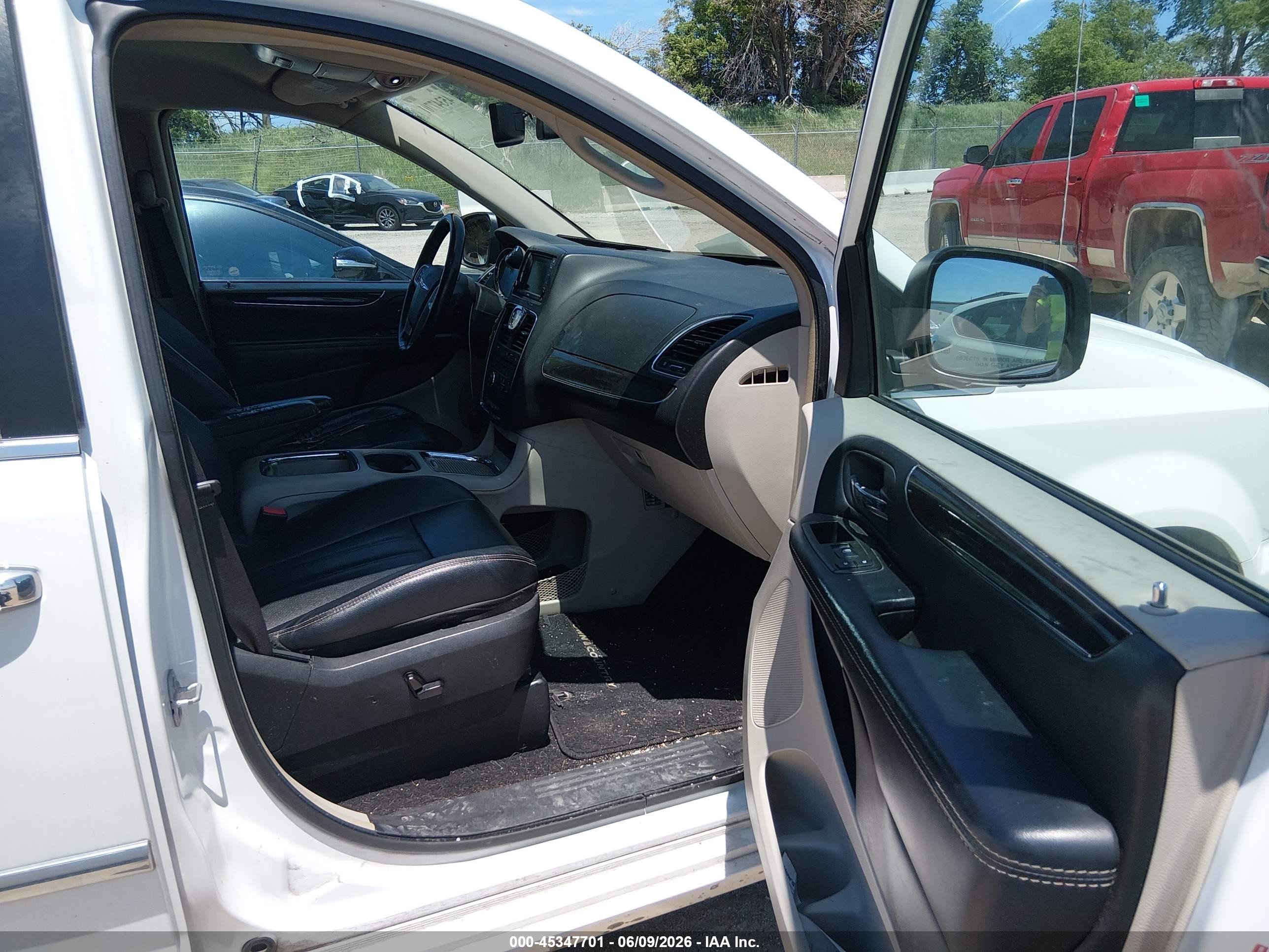 2015 Chrysler Town & Country Touring-l Белый vin: 2C4RC1CG7FR611056
