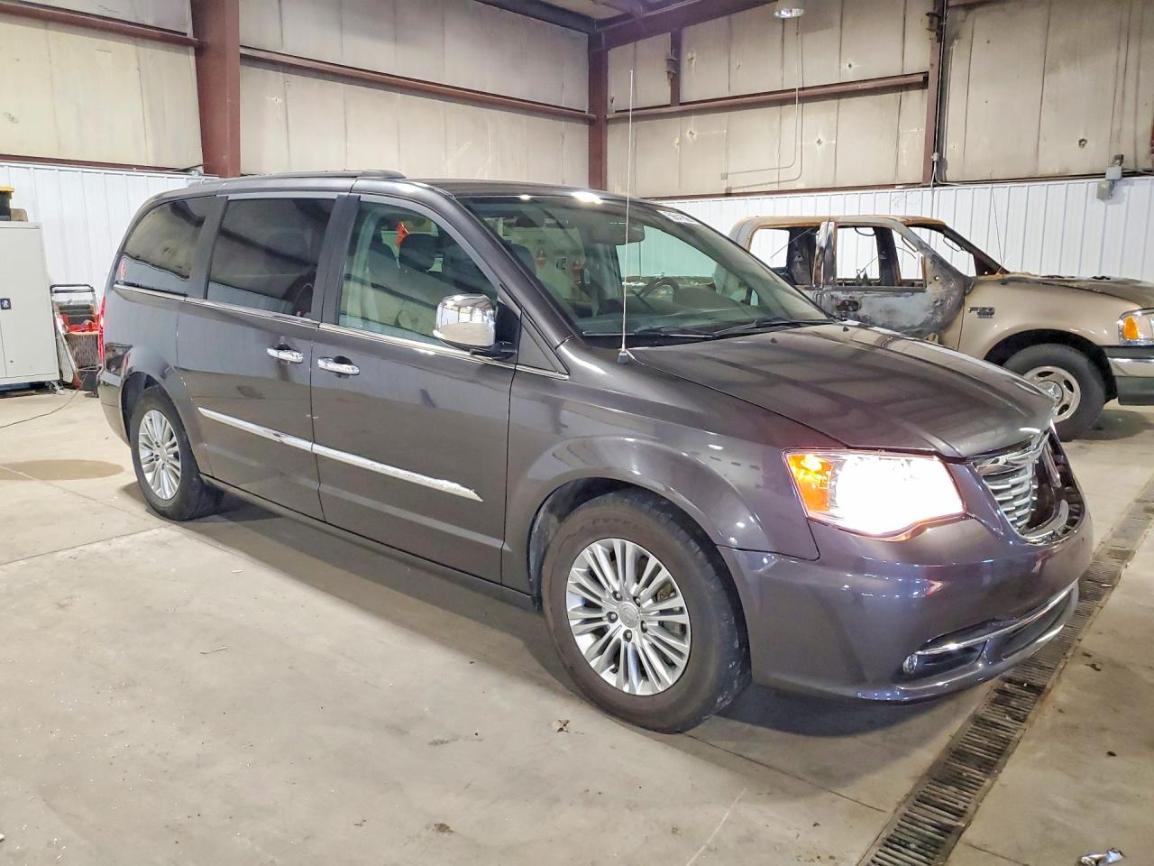 2015 Chrysler Town & Country Touring L Gray vin: 2C4RC1CG7FR638807
