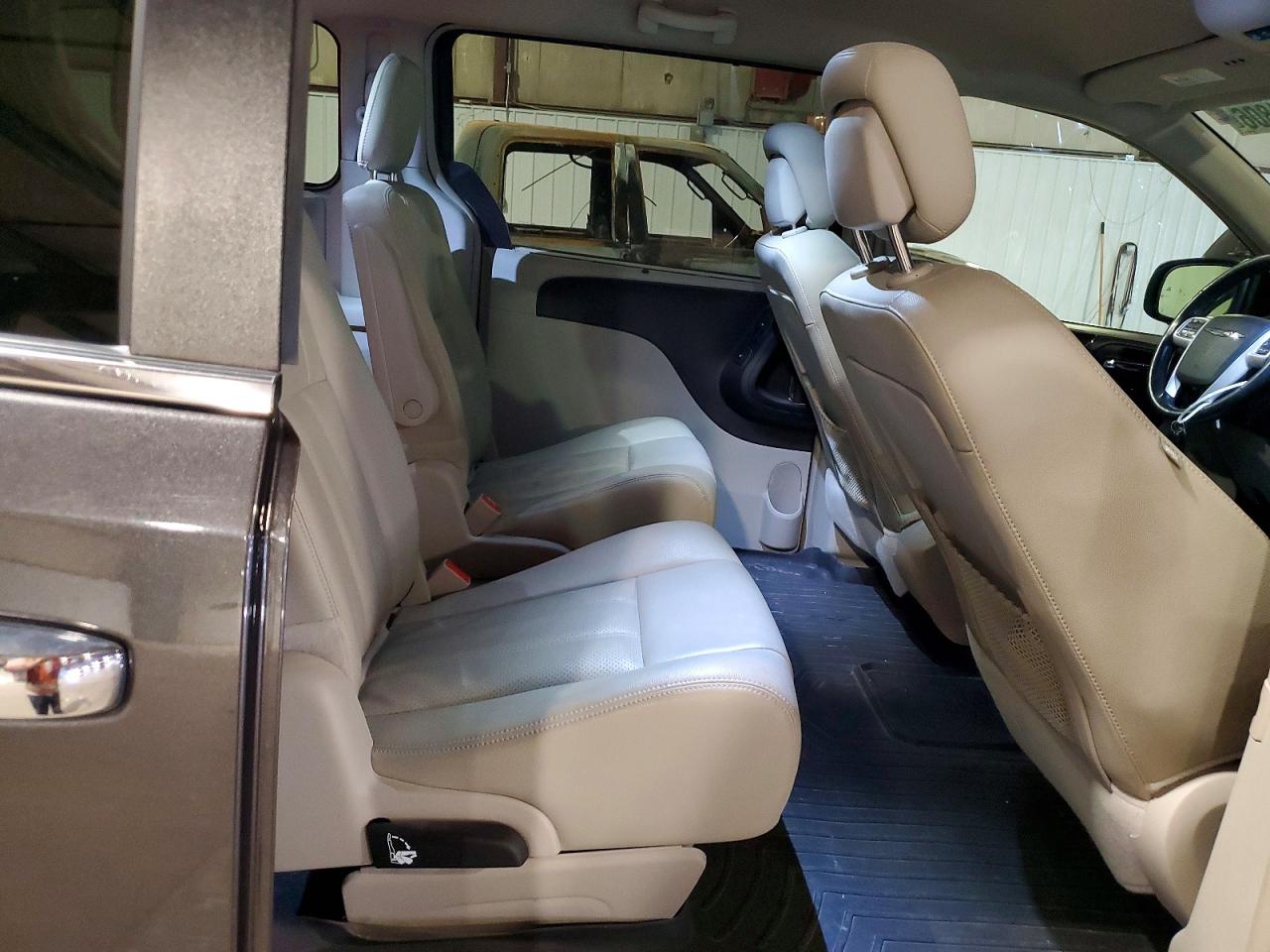 2015 Chrysler Town & Country Touring L Gray vin: 2C4RC1CG7FR638807