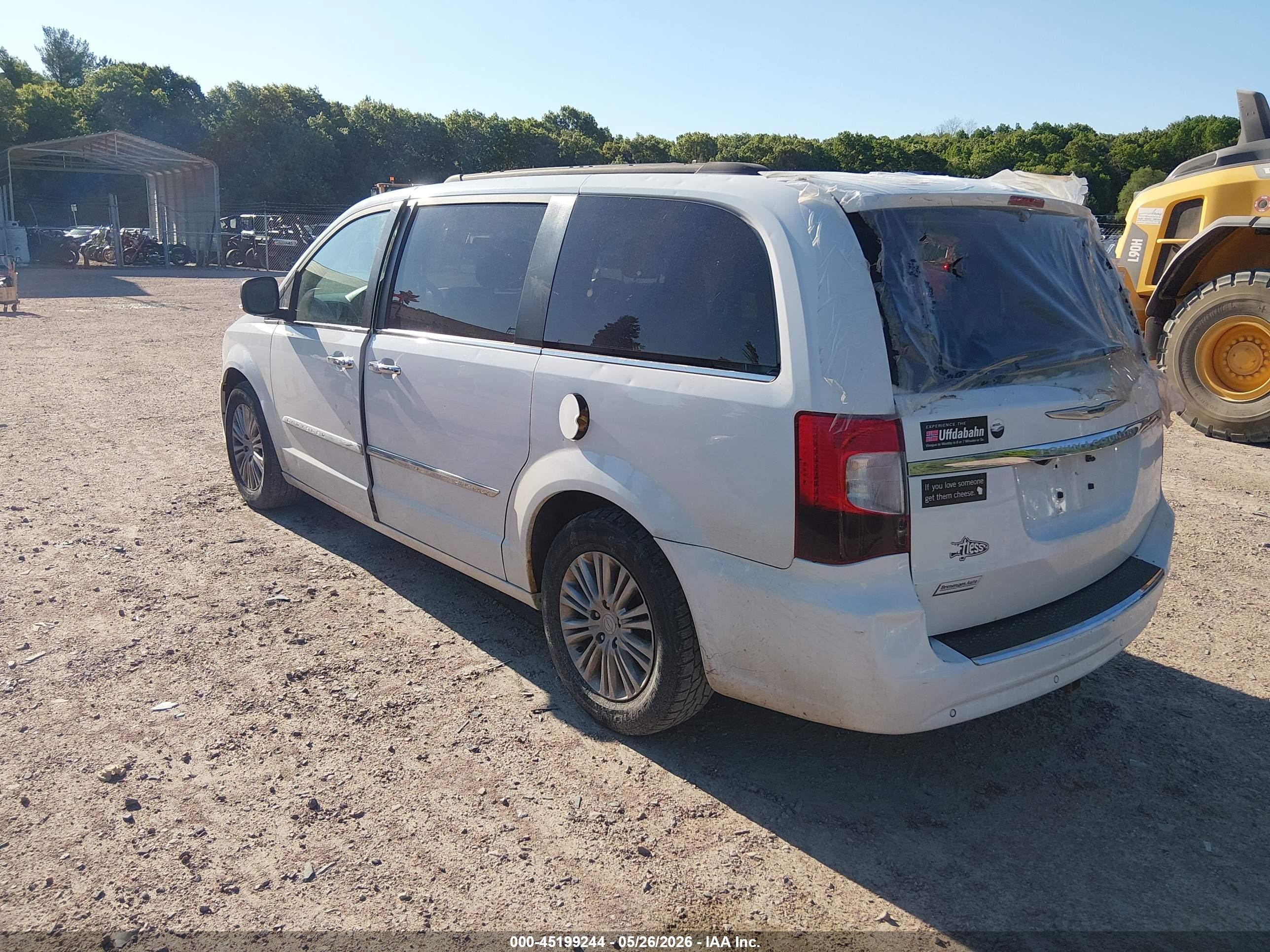 2015 Chrysler Town & Country Touring-l White vin: 2C4RC1CG7FR676795