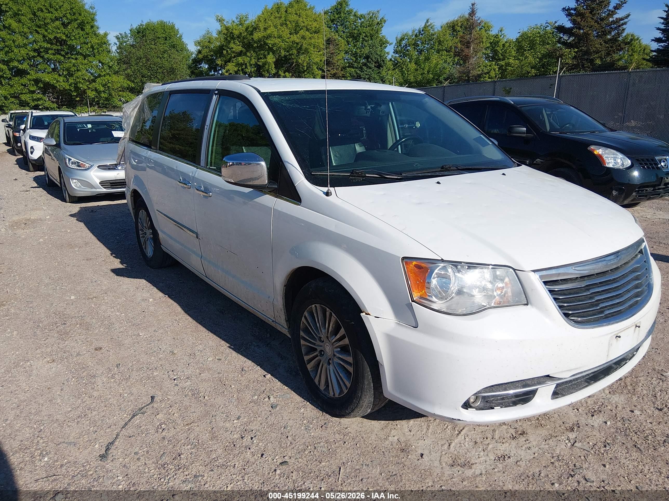 2015 Chrysler Town & Country Touring-l White vin: 2C4RC1CG7FR676795