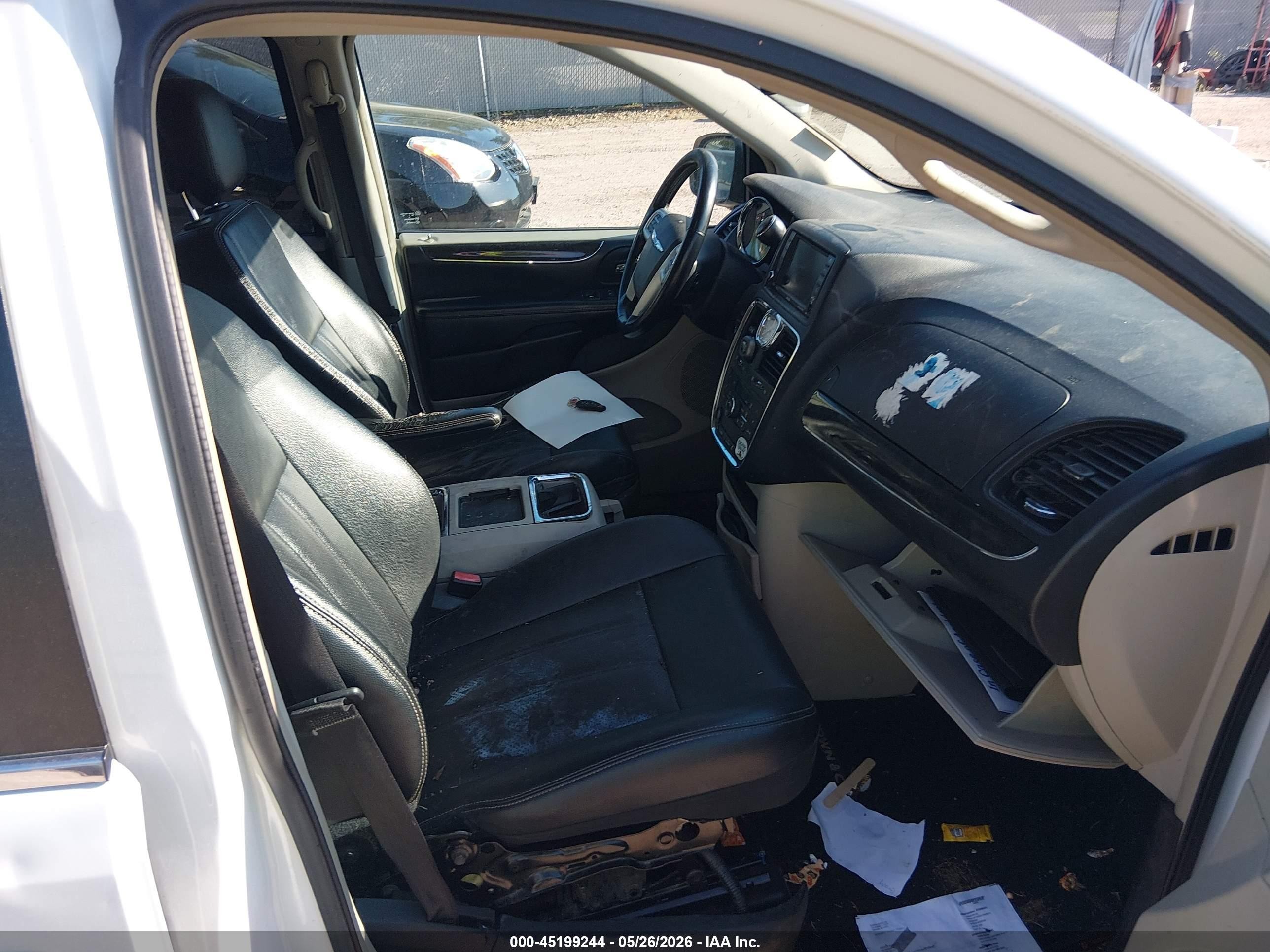 2015 Chrysler Town & Country Touring-l White vin: 2C4RC1CG7FR676795