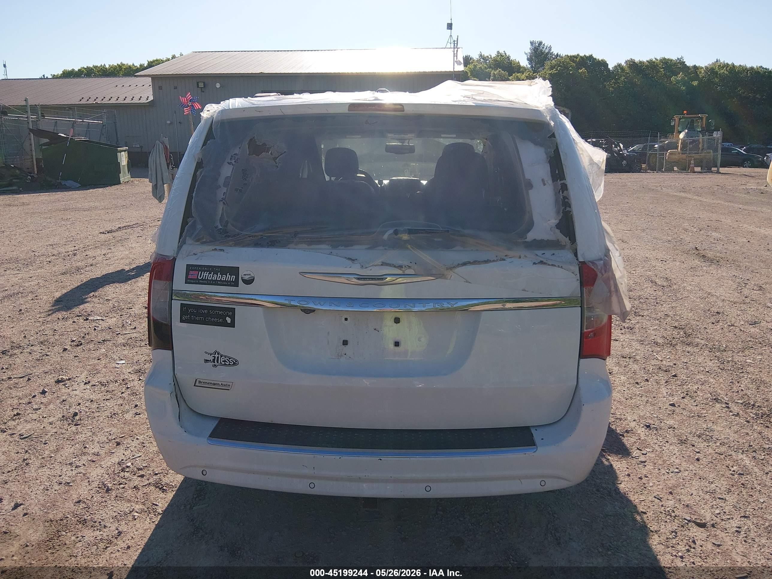 2015 Chrysler Town & Country Touring-l White vin: 2C4RC1CG7FR676795