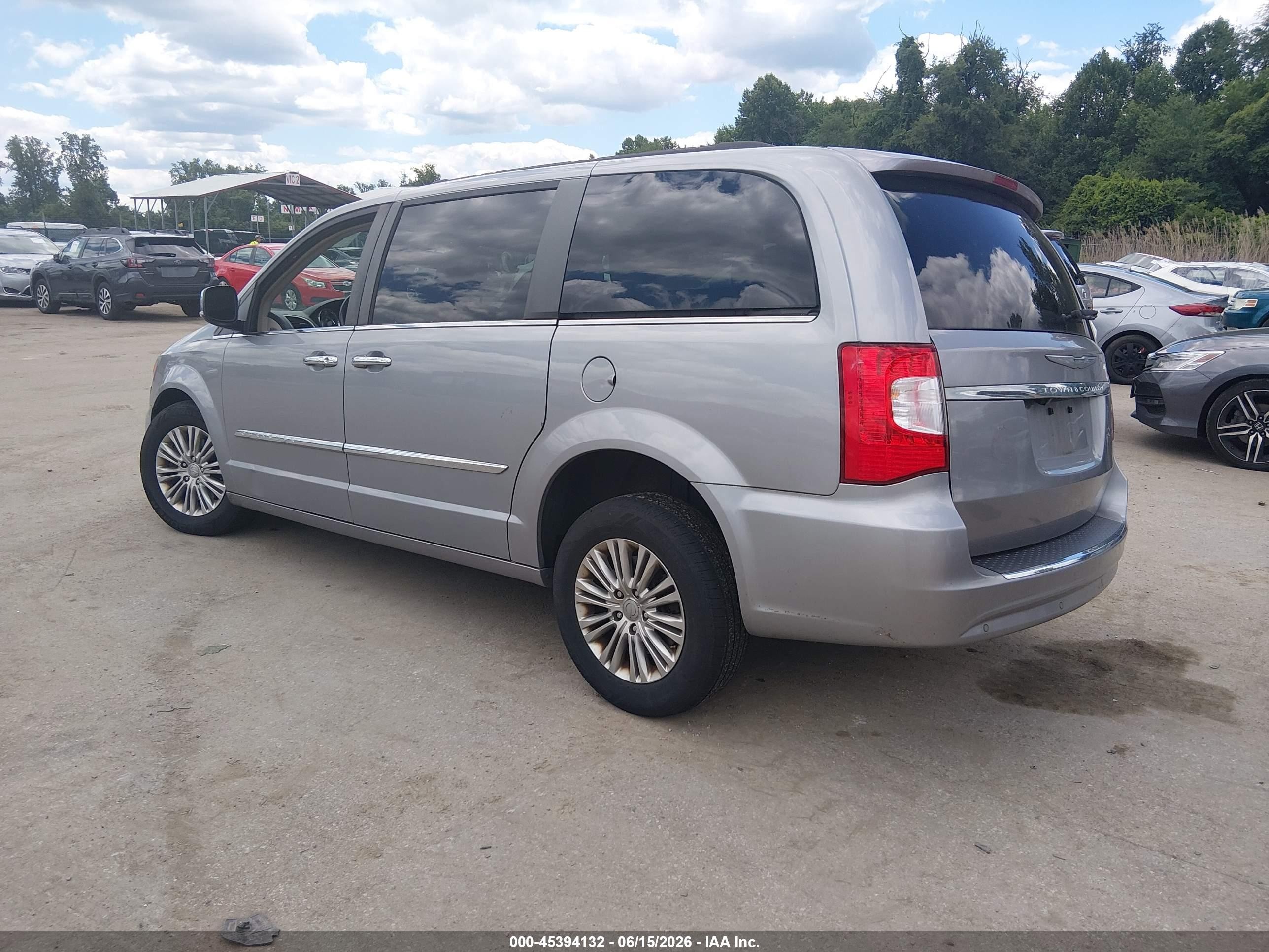 2015 Chrysler Town & Country Touring-l Серебряный vin: 2C4RC1CG7FR727650