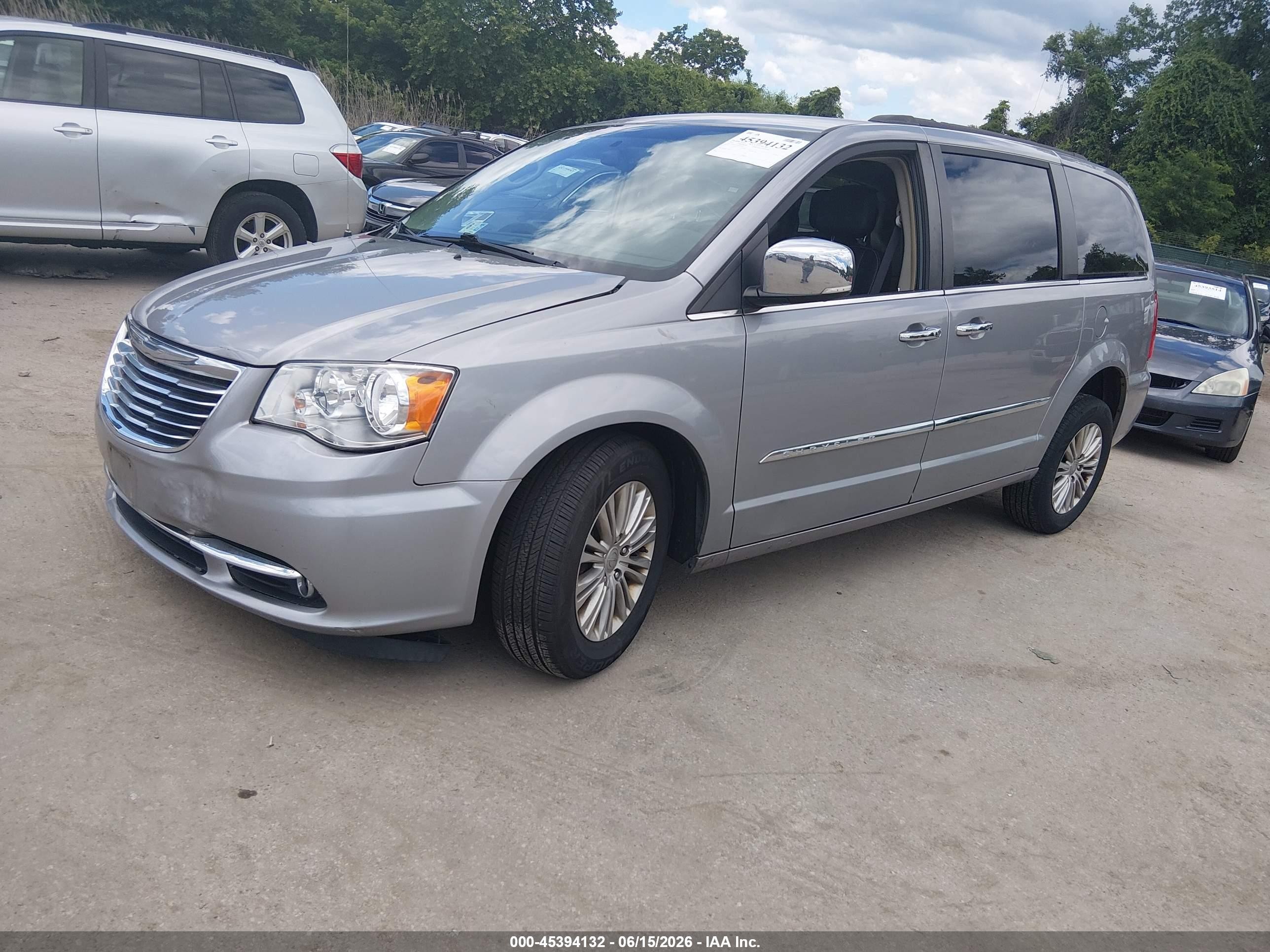 2015 Chrysler Town & Country Touring-l Серебряный vin: 2C4RC1CG7FR727650