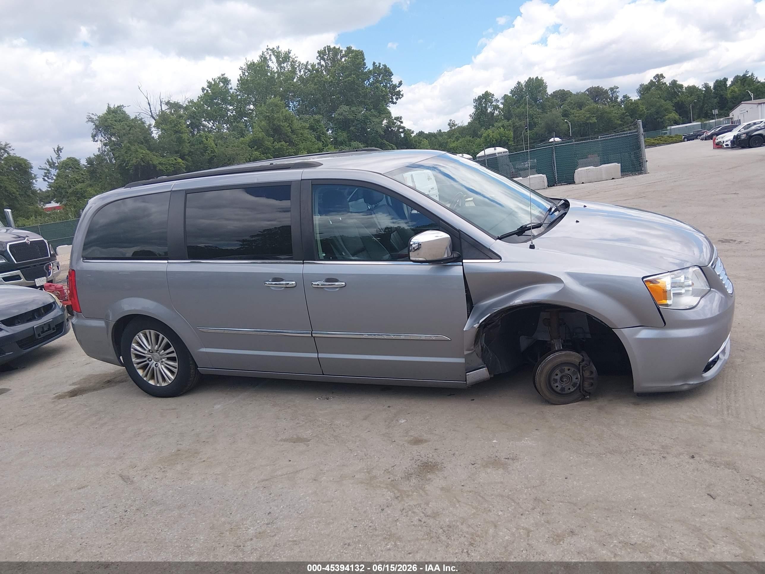 2015 Chrysler Town & Country Touring-l Серебряный vin: 2C4RC1CG7FR727650