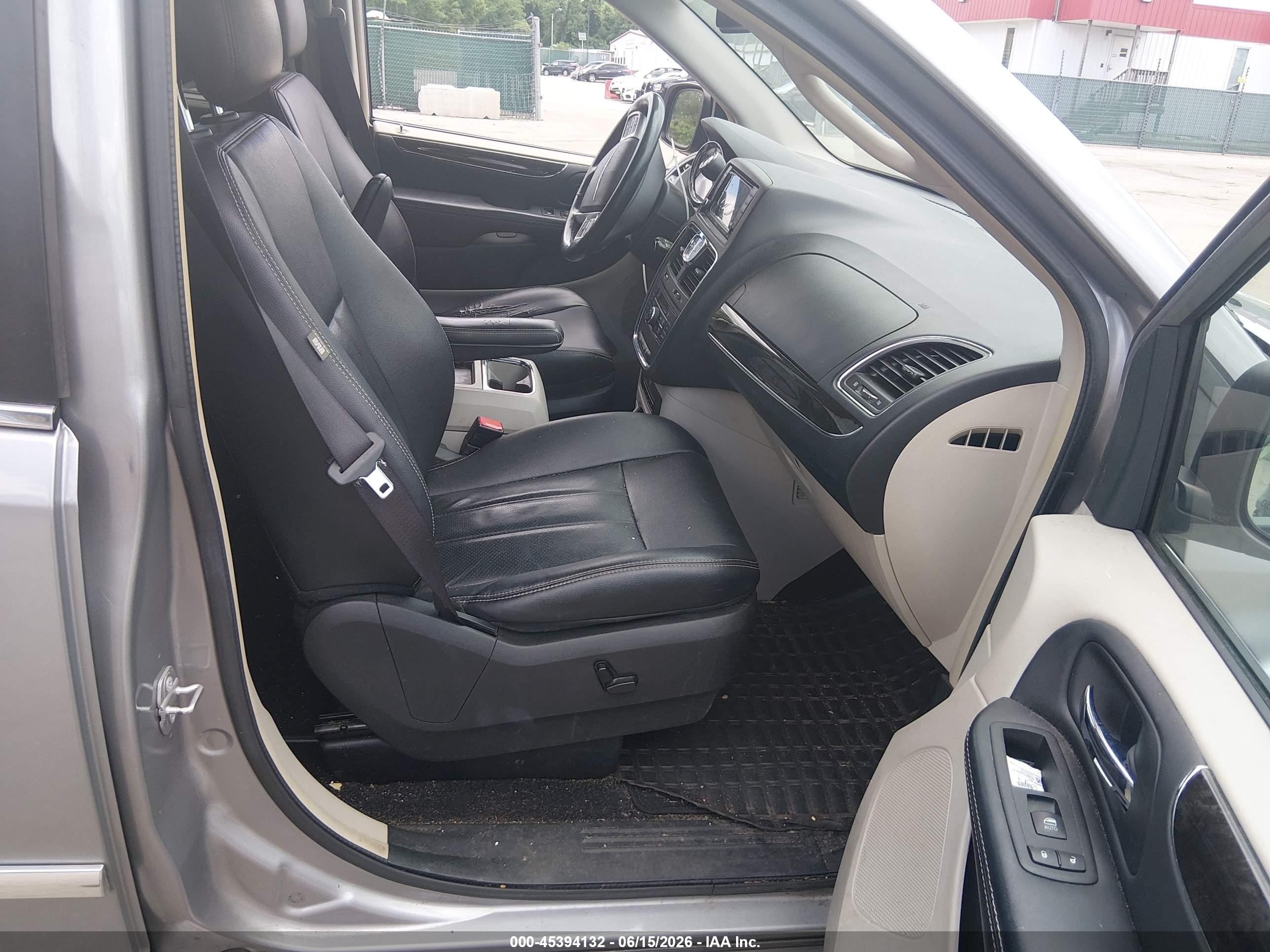 2015 Chrysler Town & Country Touring-l Серебряный vin: 2C4RC1CG7FR727650