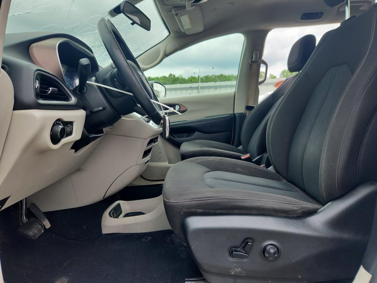 2020 Chrysler Voyager Lx White vin: 2C4RC1CG7LR237463