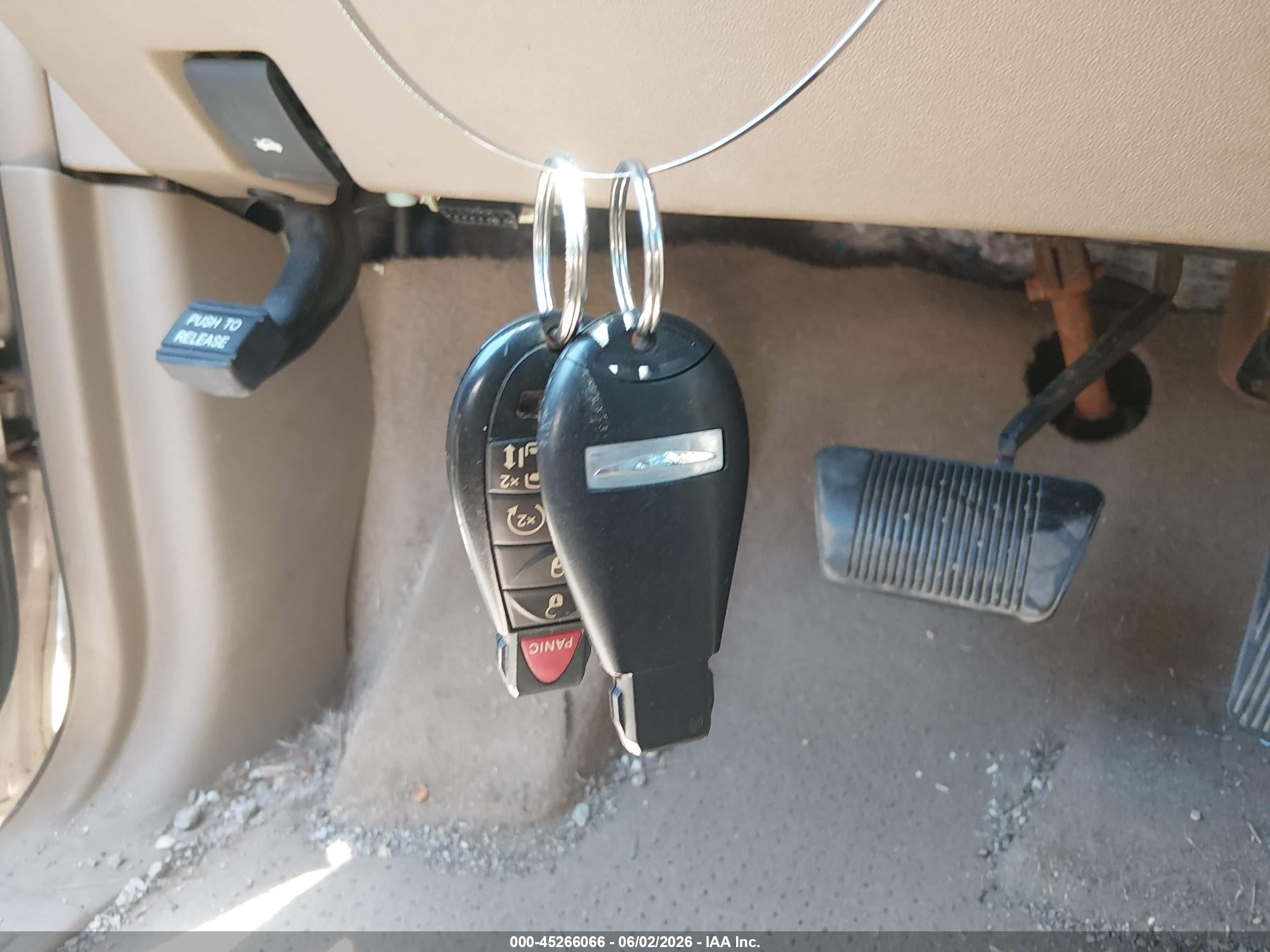 2012 Chrysler Town & Country Touring-l Желто-коричневый vin: 2C4RC1CG8CR393303