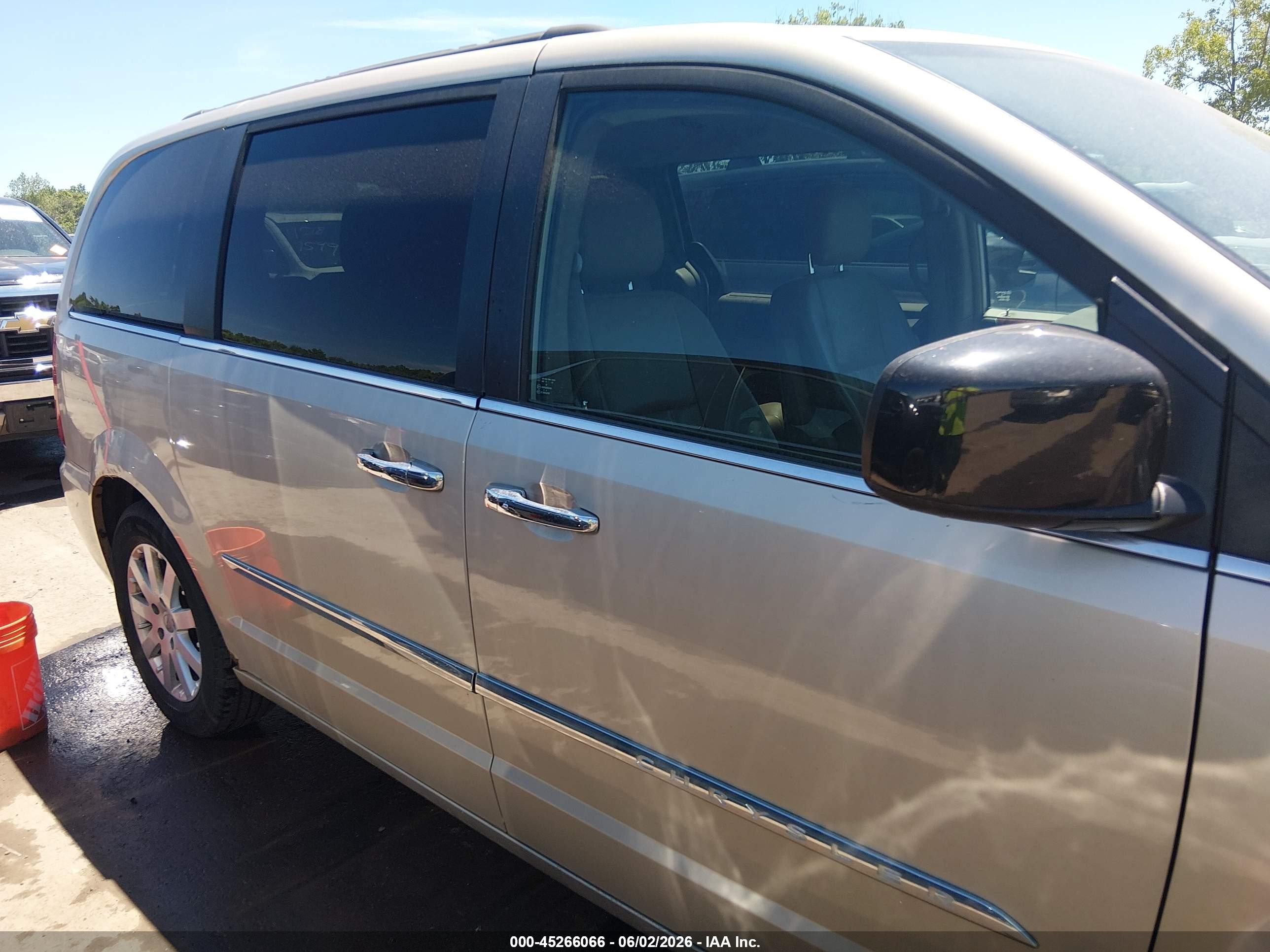 2012 Chrysler Town & Country Touring-l Желто-коричневый vin: 2C4RC1CG8CR393303