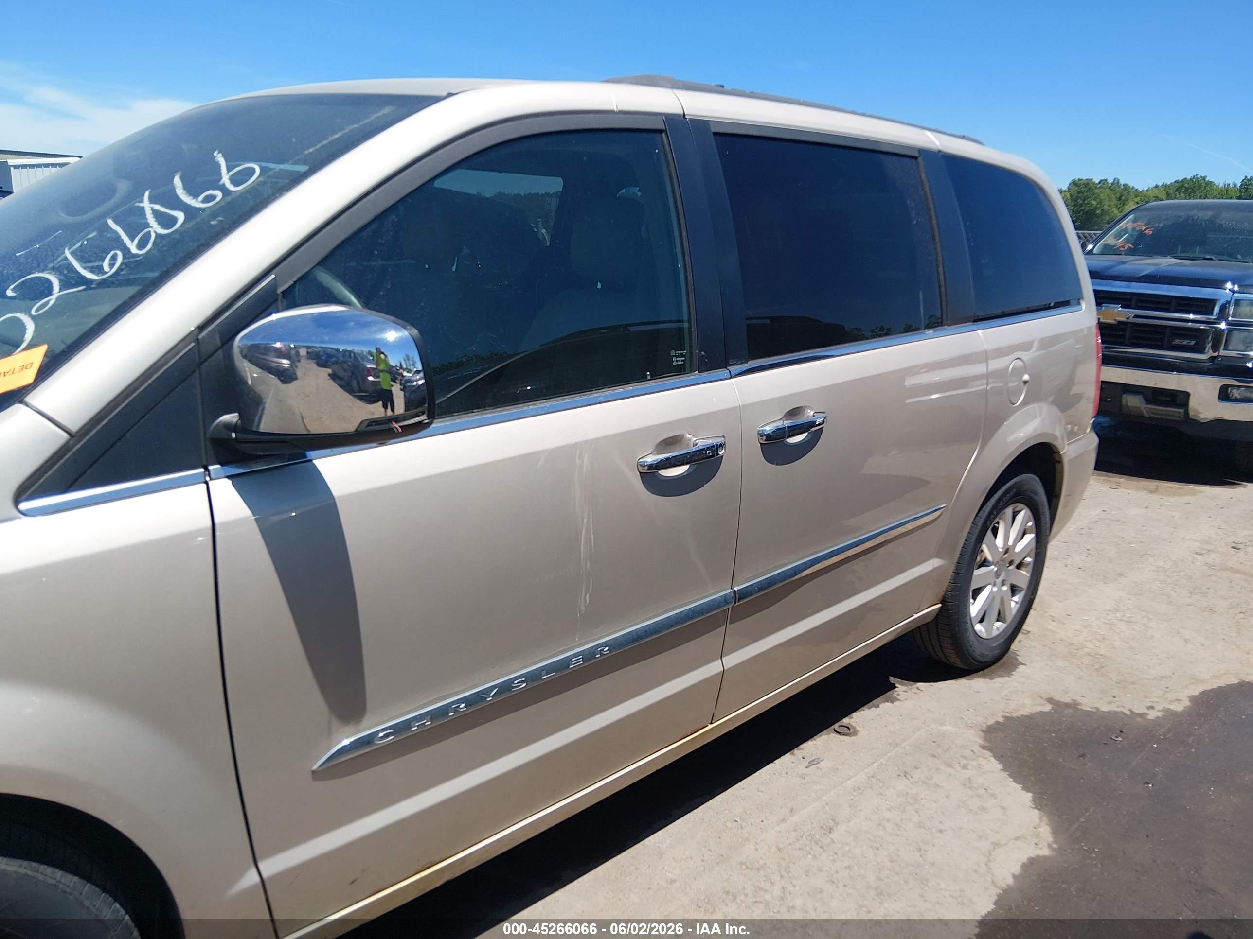2012 Chrysler Town & Country Touring-l Желто-коричневый vin: 2C4RC1CG8CR393303