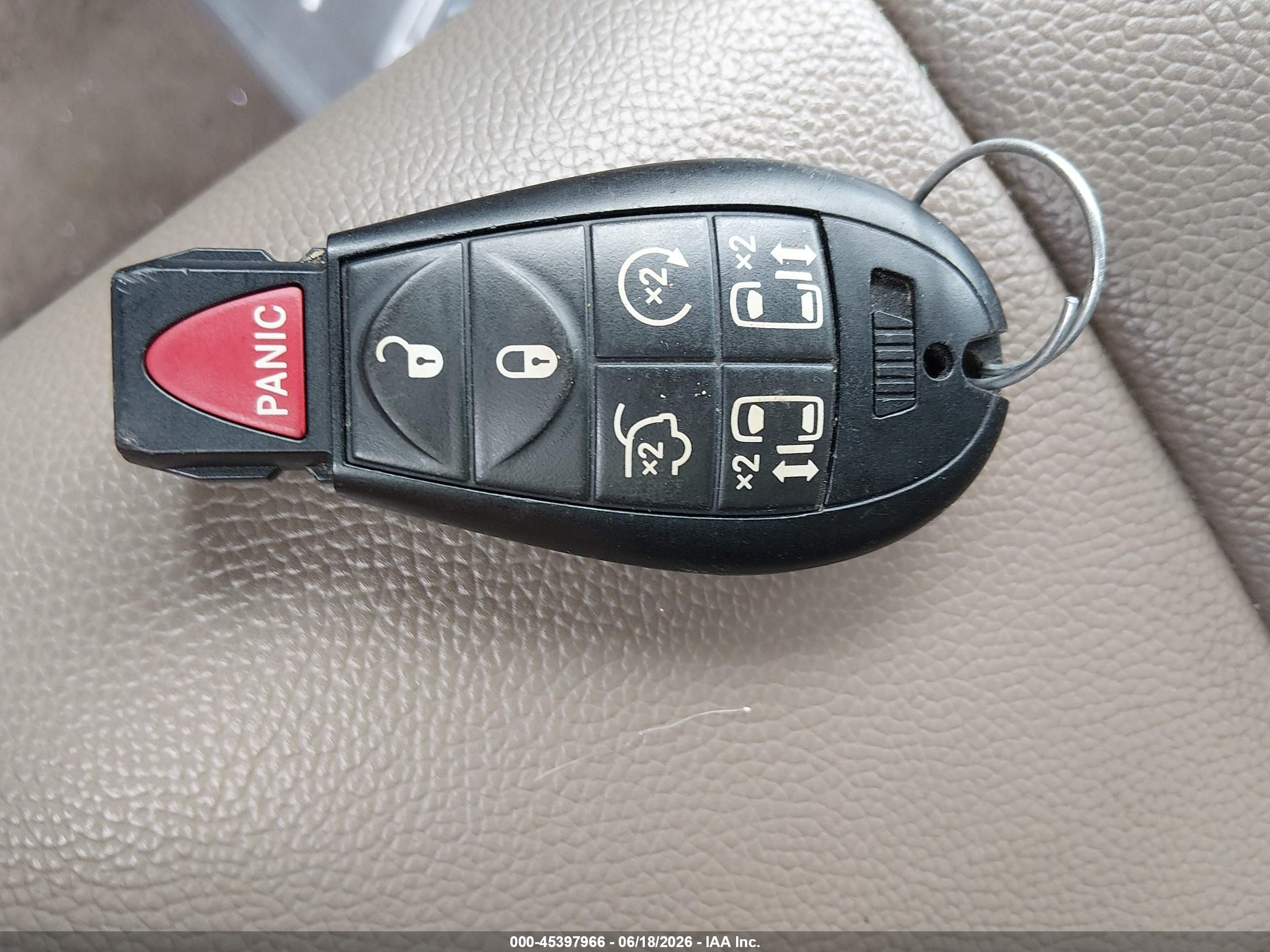 2012 Chrysler Town & Country Touring-l Red vin: 2C4RC1CG8CR412240