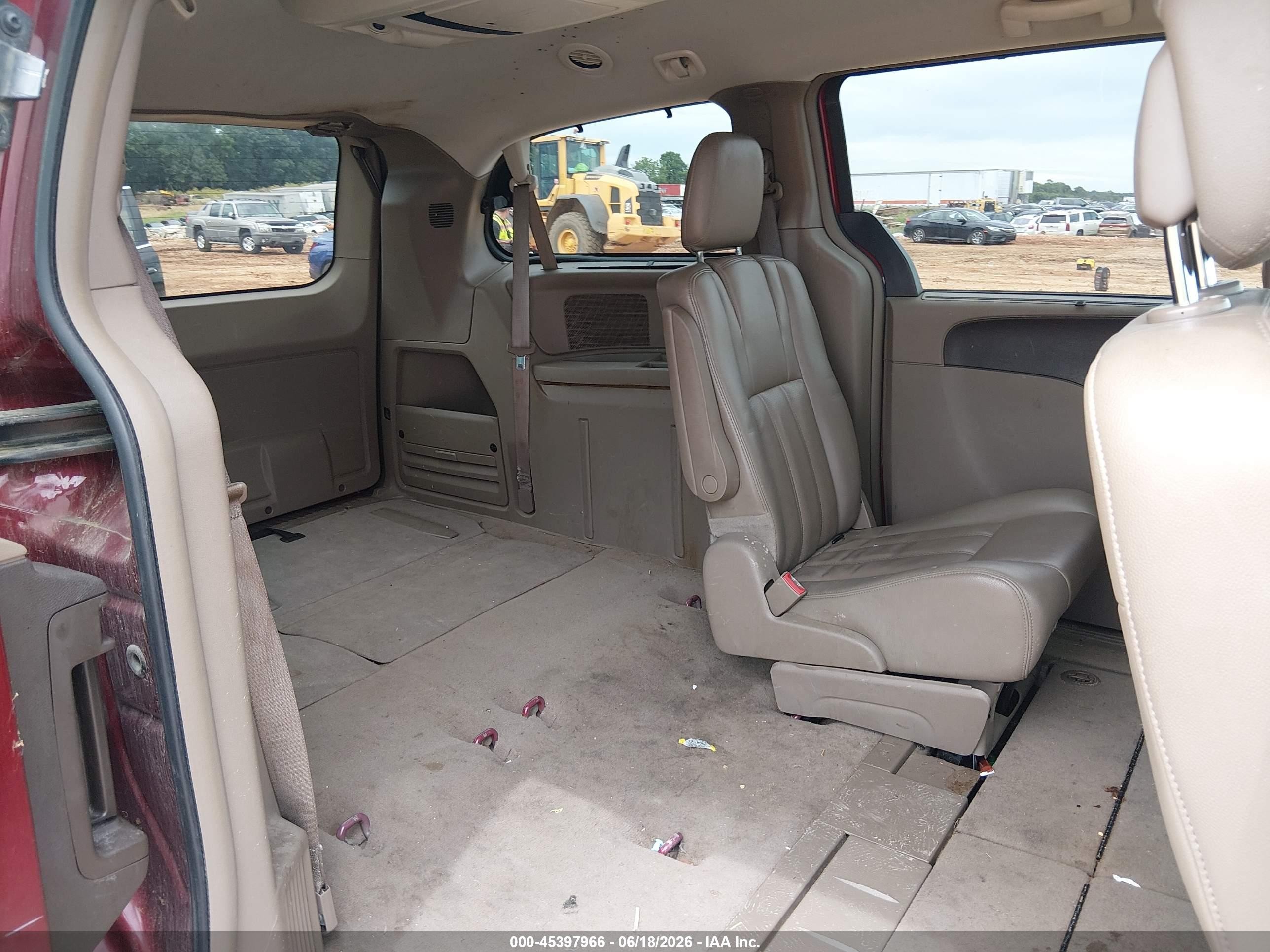 2012 Chrysler Town & Country Touring-l Red vin: 2C4RC1CG8CR412240