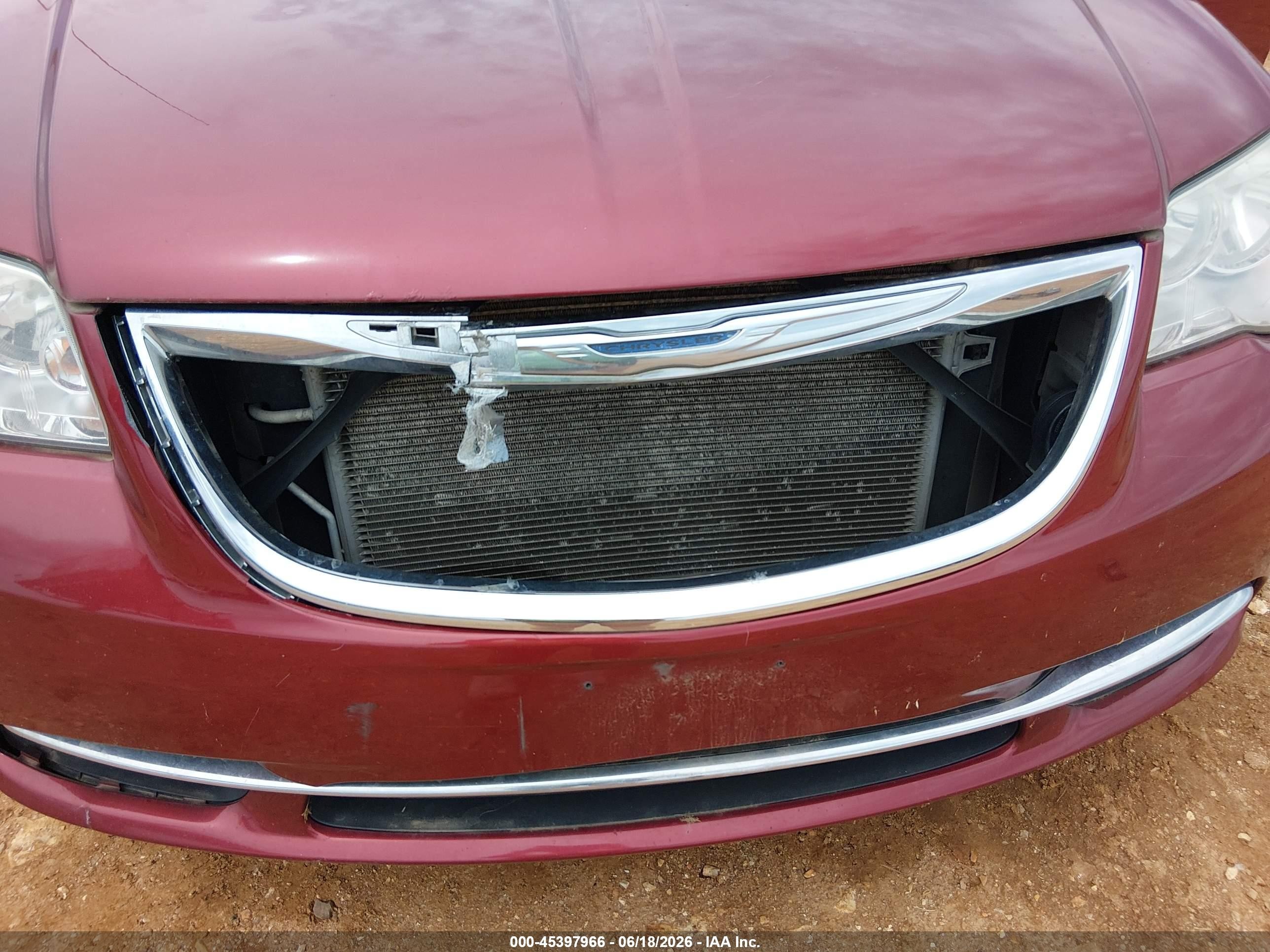 2012 Chrysler Town & Country Touring-l Red vin: 2C4RC1CG8CR412240