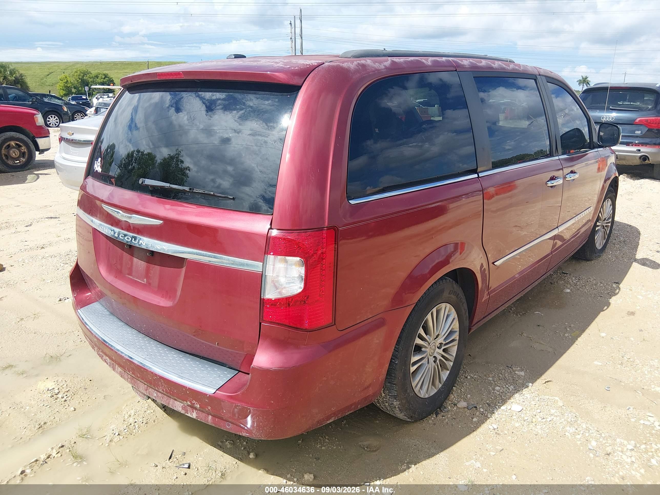 2013 Chrysler Town & Country Touring-l Red vin: 2C4RC1CG8DR569316