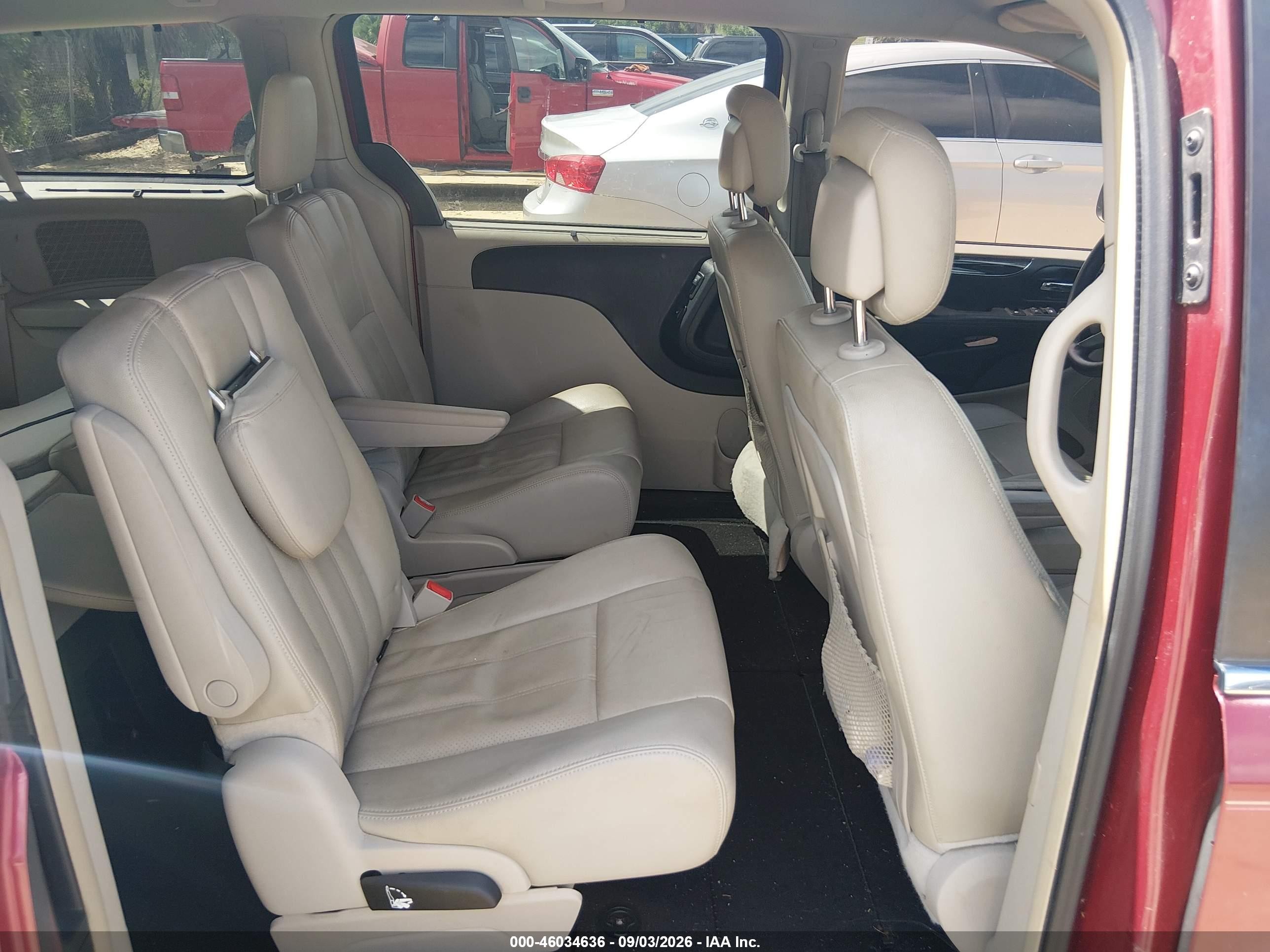 2013 Chrysler Town & Country Touring-l Red vin: 2C4RC1CG8DR569316