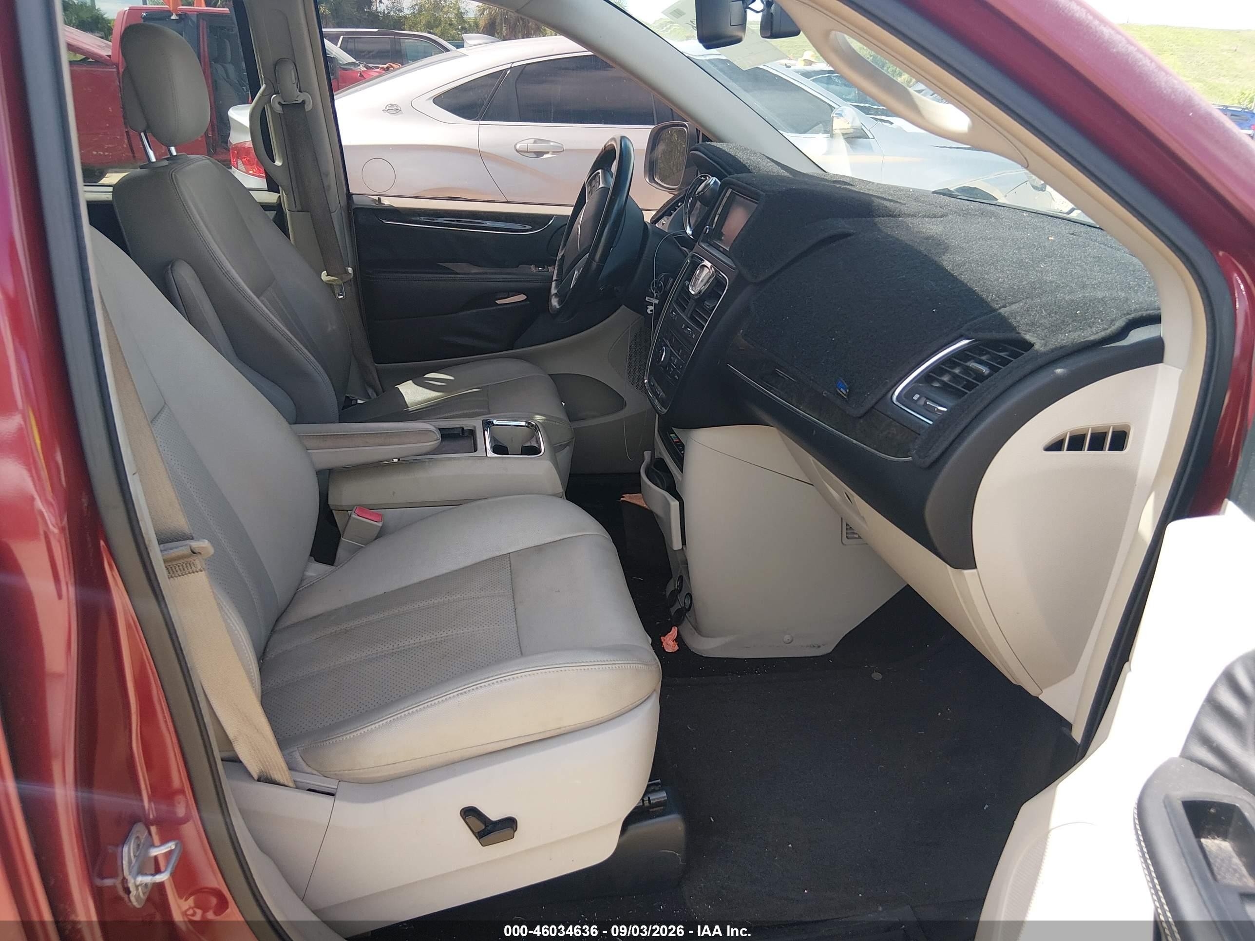 2013 Chrysler Town & Country Touring-l Red vin: 2C4RC1CG8DR569316
